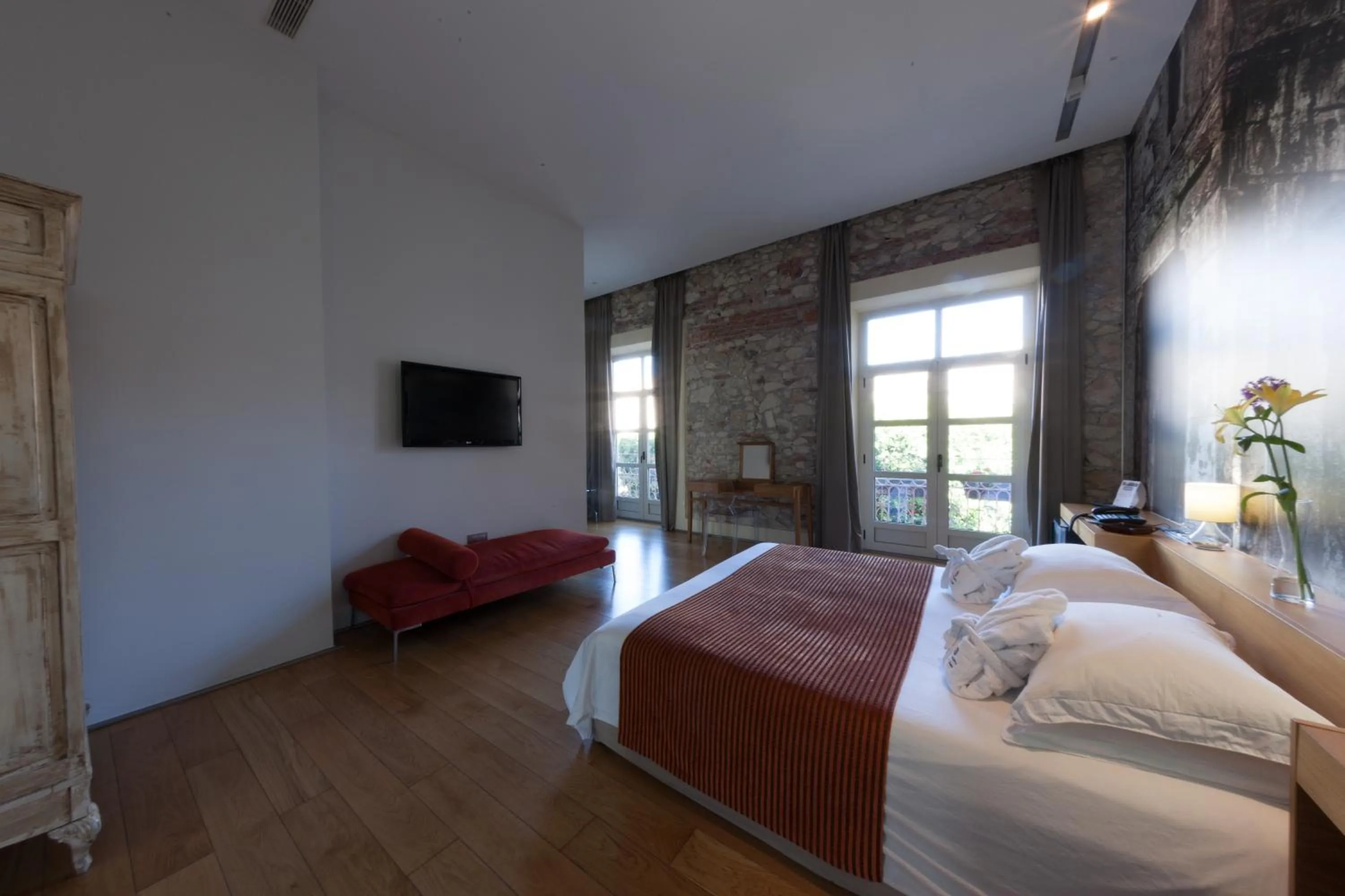 Photo of the whole room, Bed in Aire Hotel & Ancient Baths