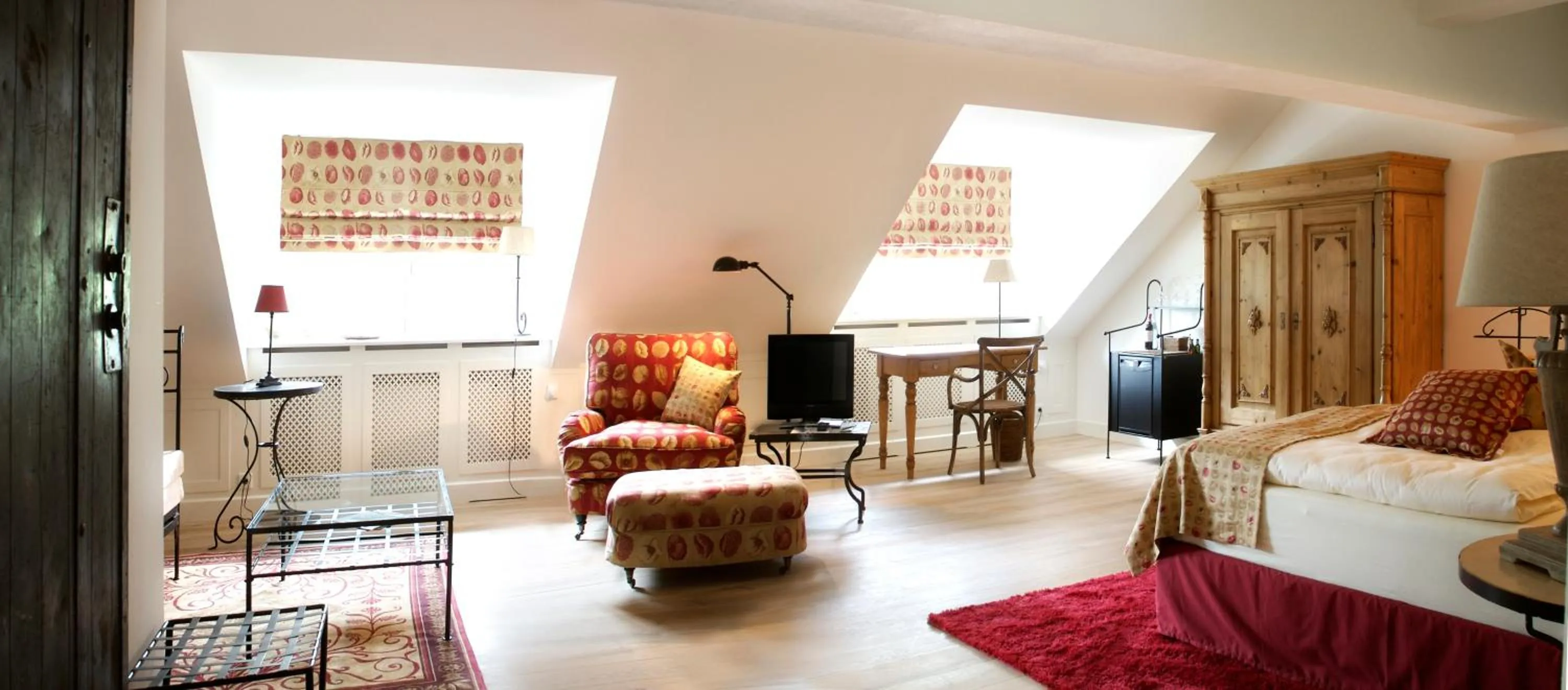 Living room, Bed in Gerber Park Hotel