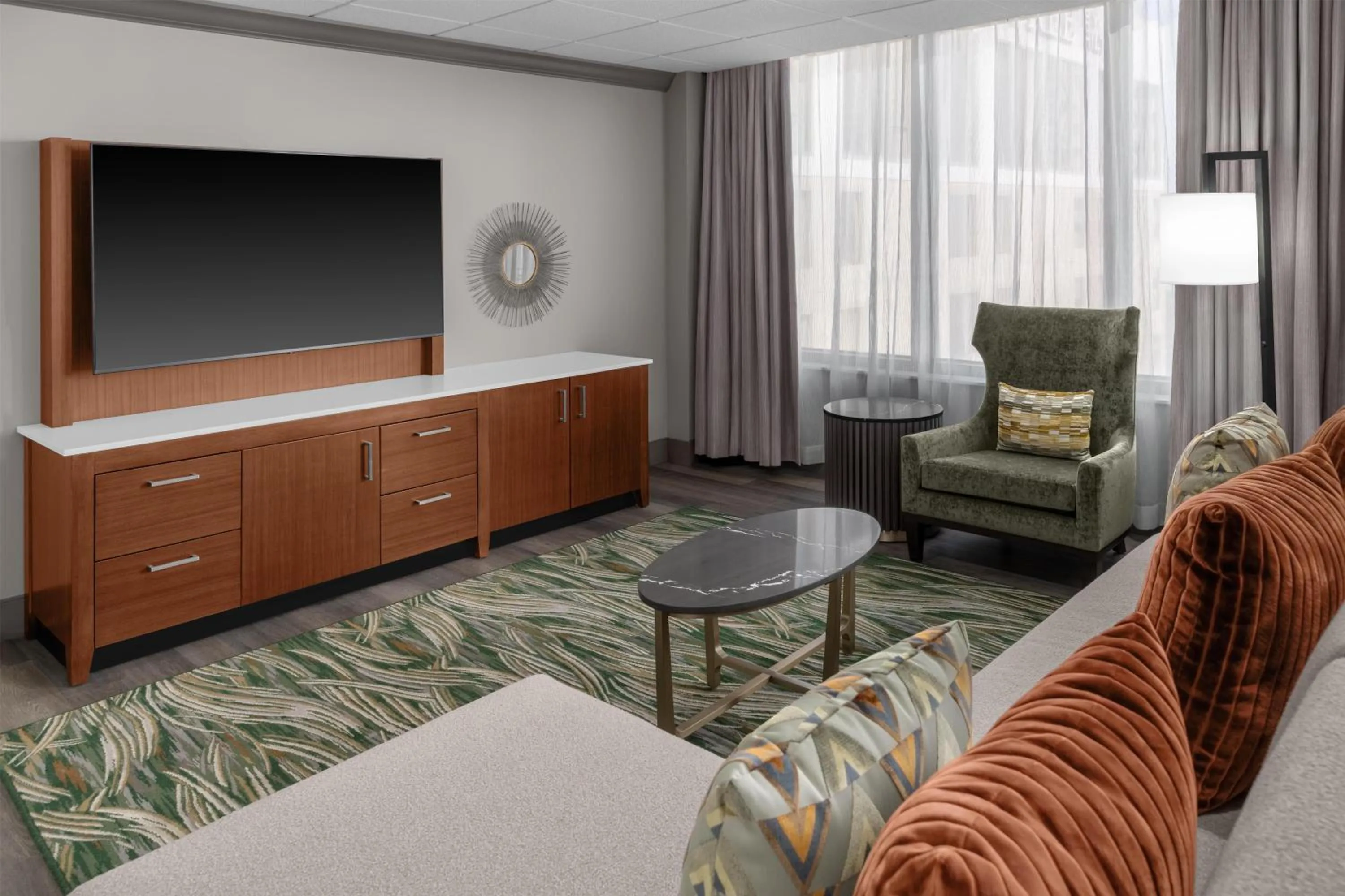 Living room in DoubleTree by Hilton New Orleans