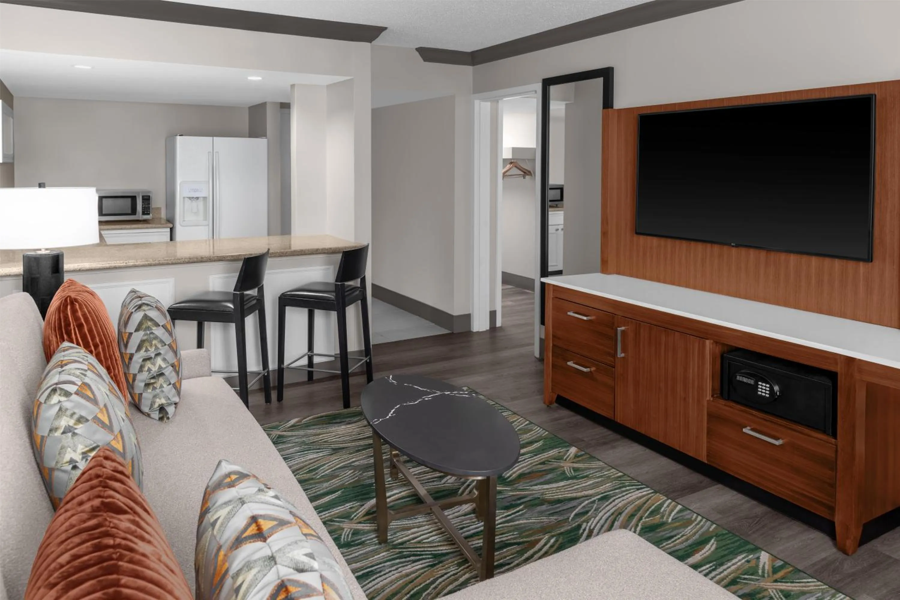 Living room in DoubleTree by Hilton New Orleans