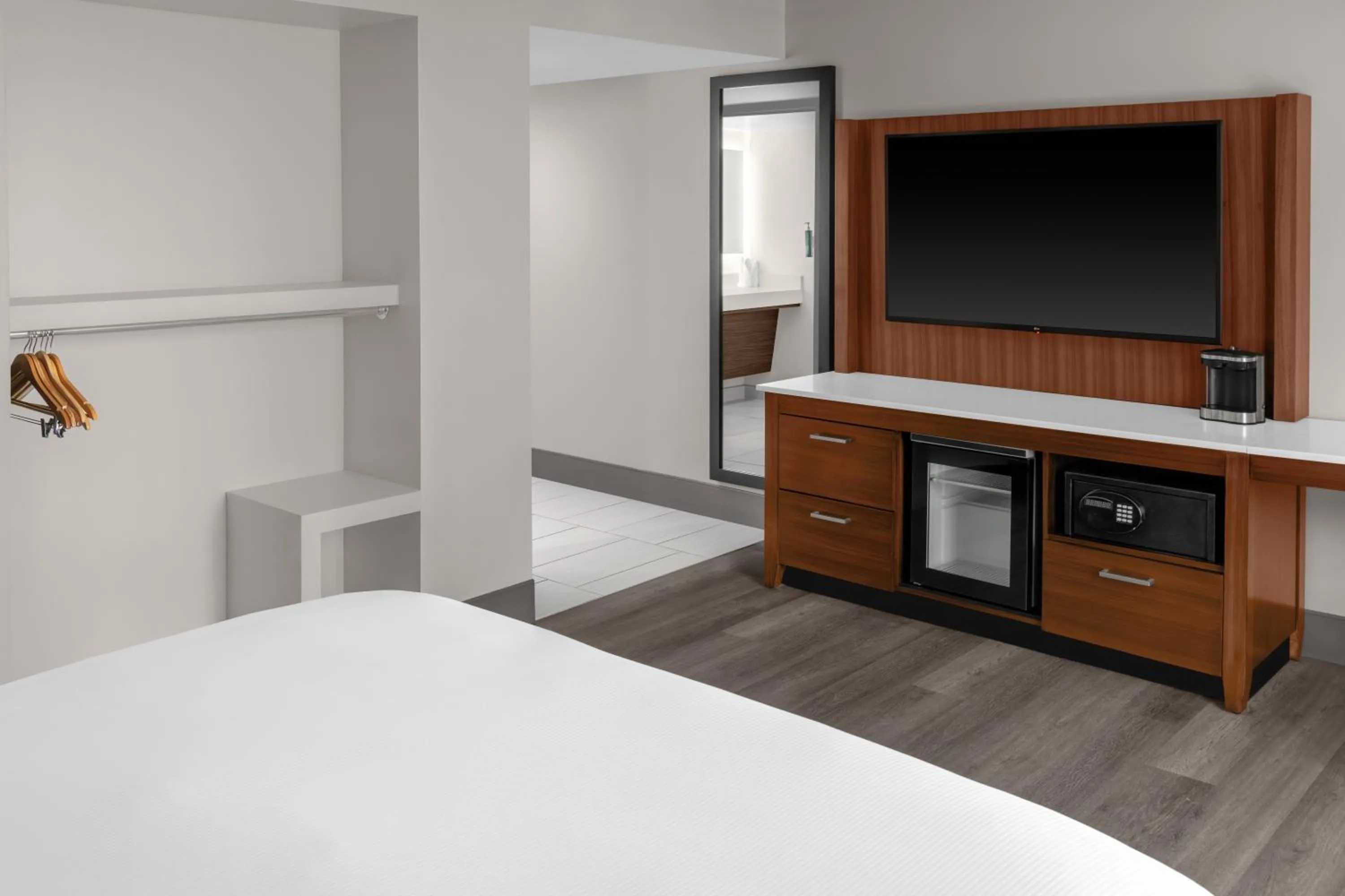 Bedroom, Bed in DoubleTree by Hilton New Orleans