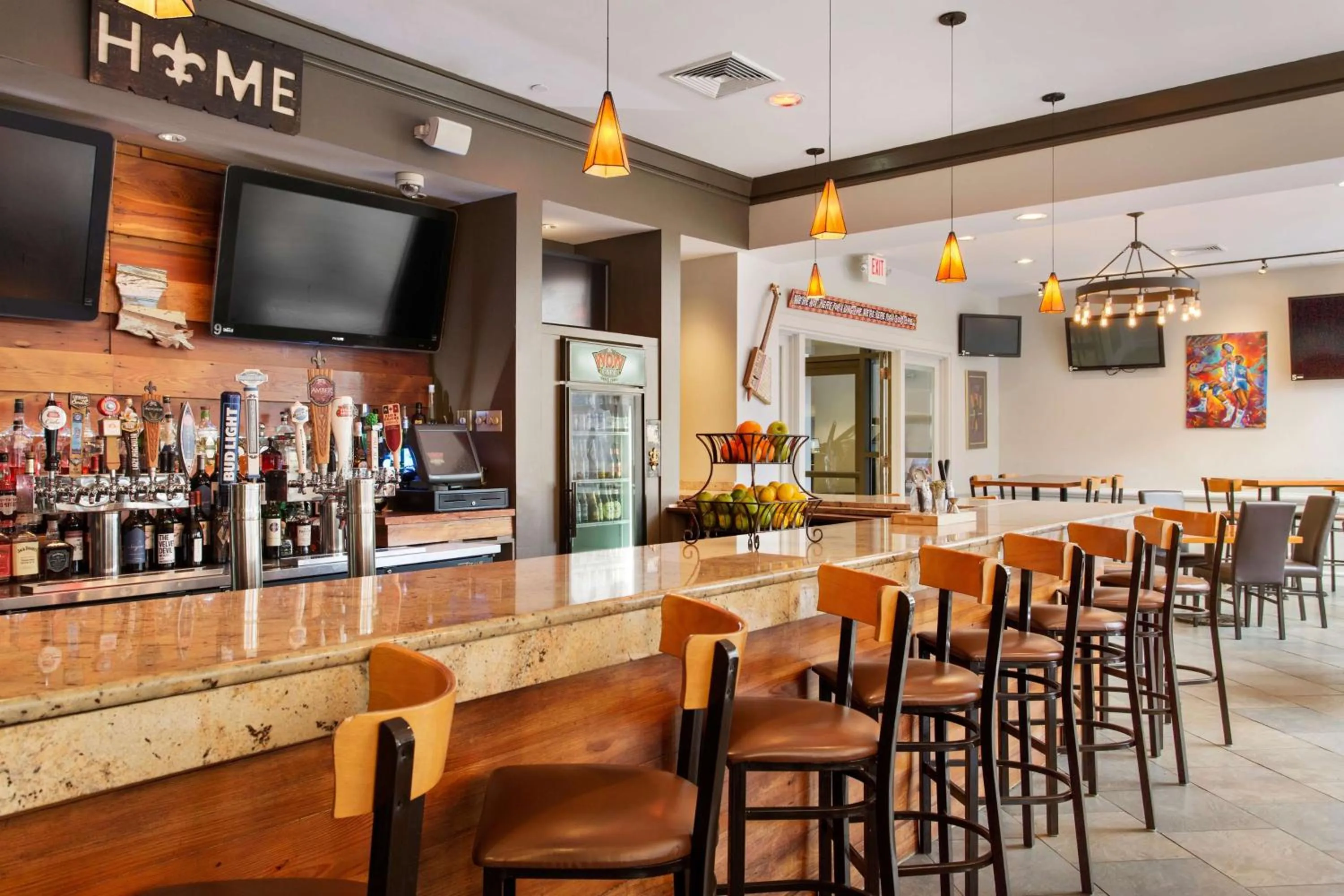 Lounge or bar in DoubleTree by Hilton New Orleans