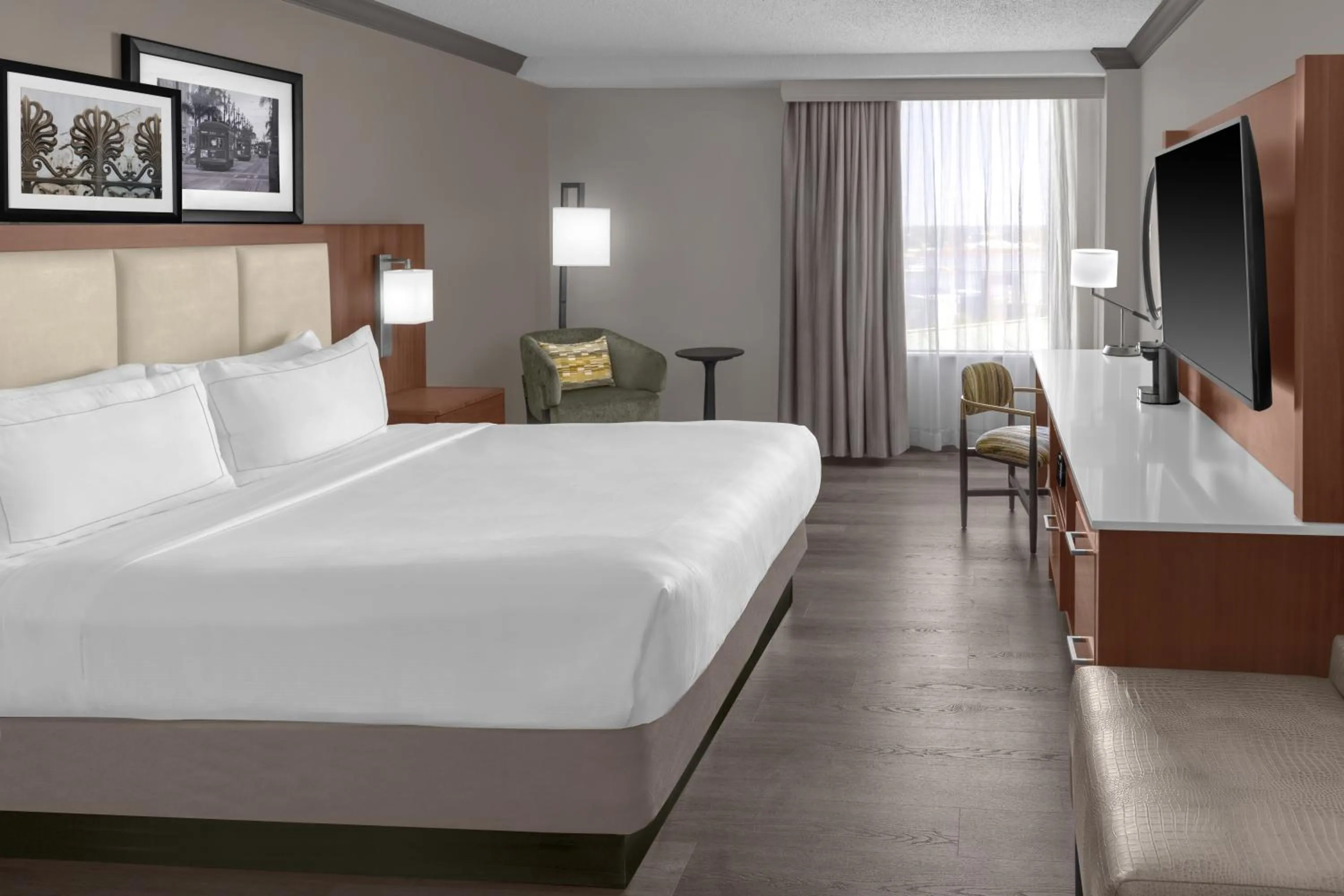 Bedroom, Bed in DoubleTree by Hilton New Orleans