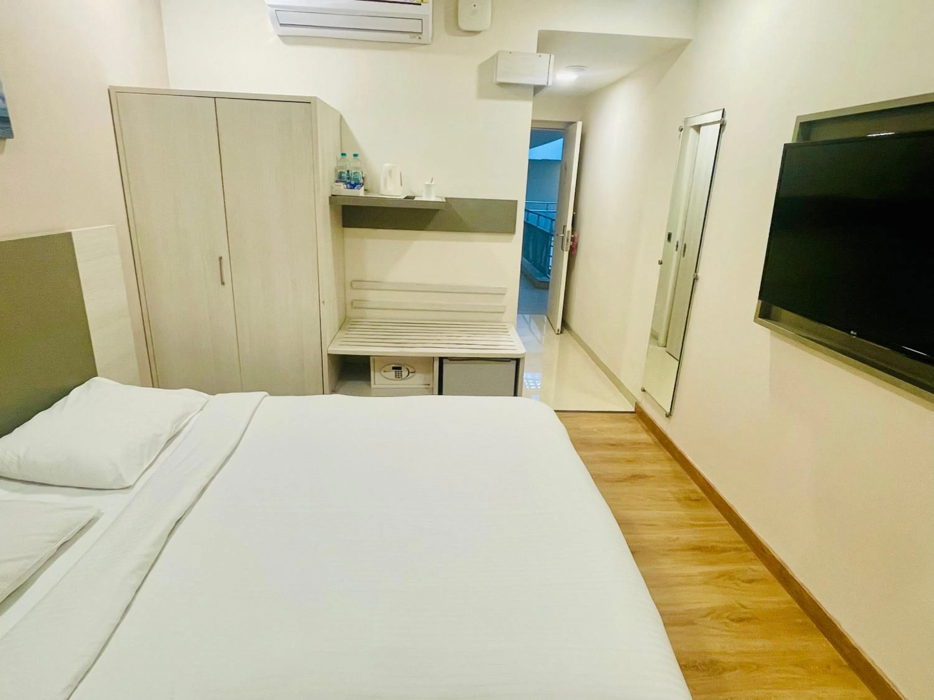 Photo of the whole room, Bed in Ginger Trivandrum