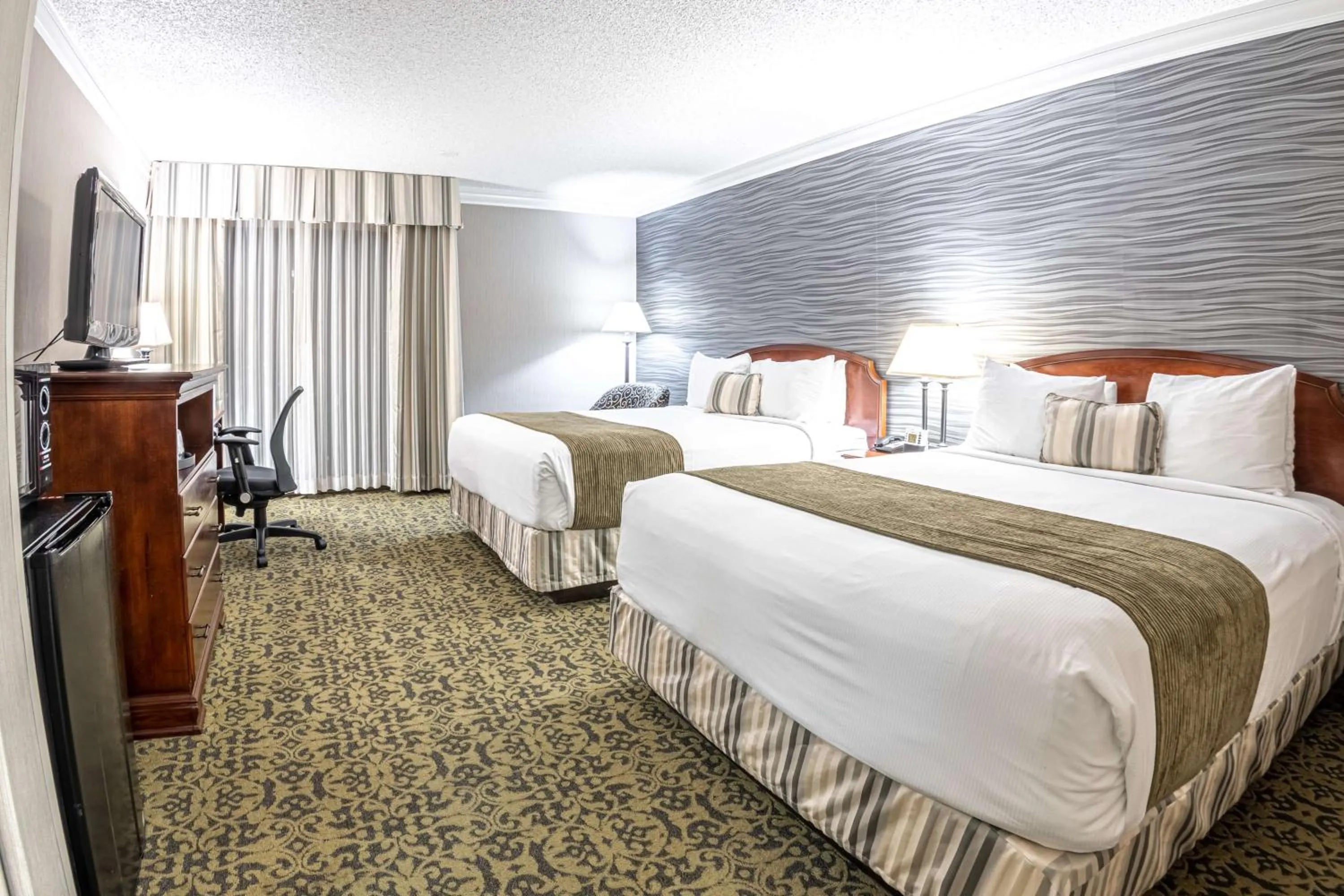 Bedroom in Salt Lake Plaza Hotel SureStay Collection by Best Western