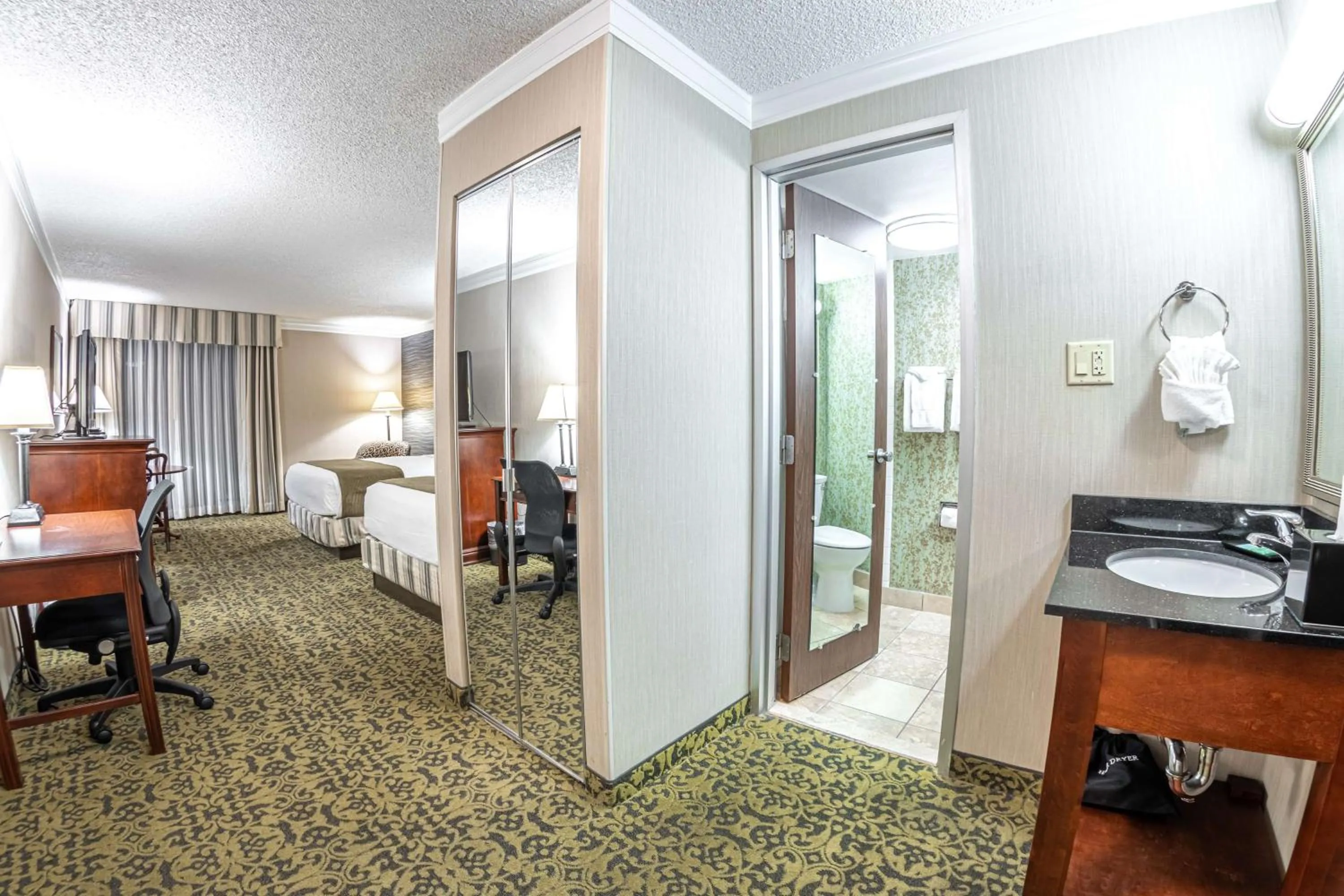 Bedroom in Salt Lake Plaza Hotel SureStay Collection by Best Western