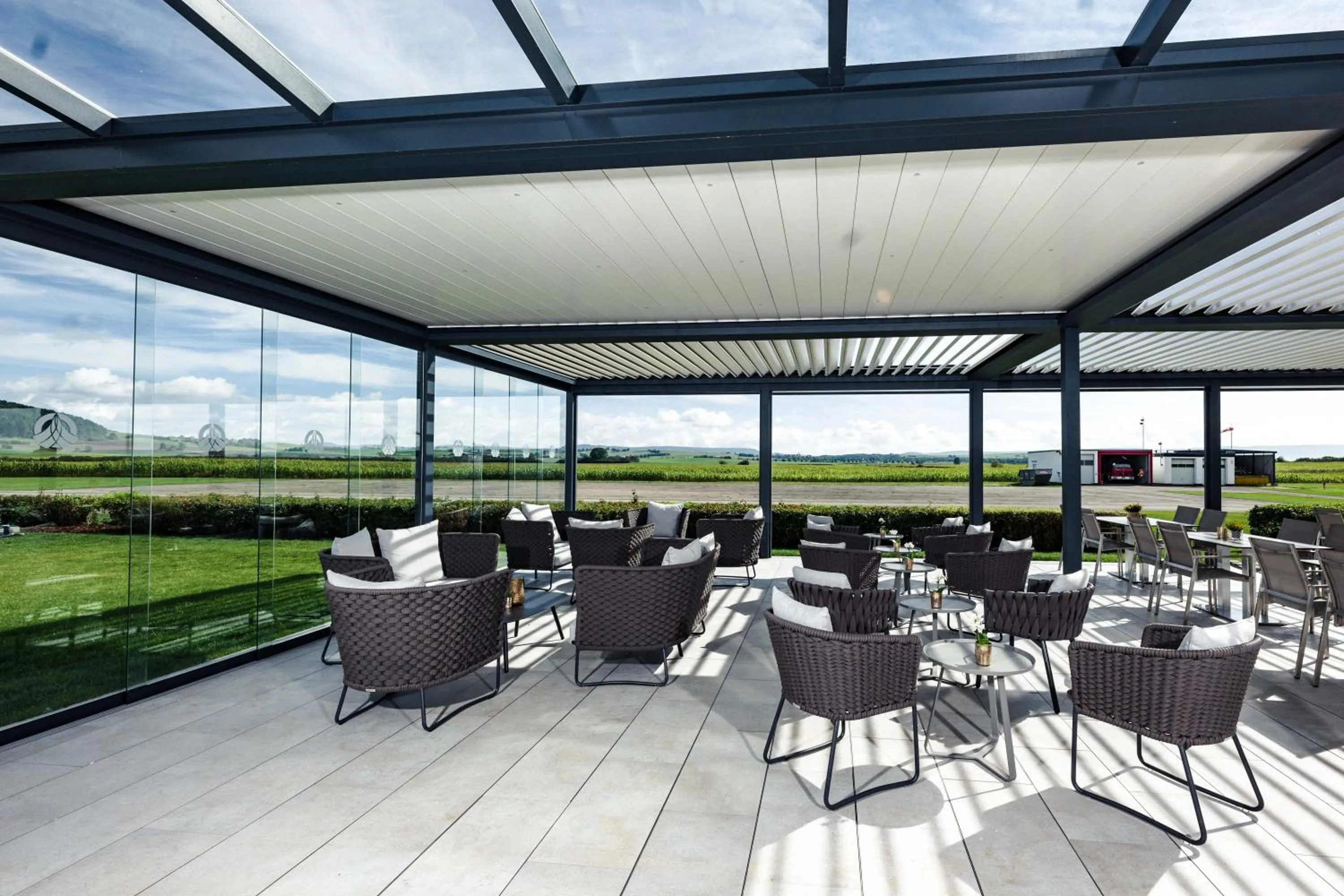 Restaurant/places to eat in Concorde Hotel am Flugplatz