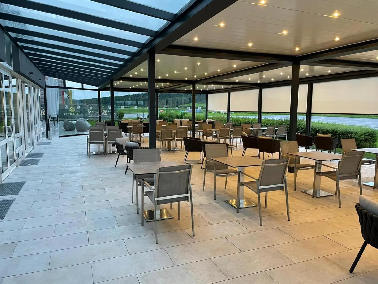 Restaurant/places to eat in Concorde Hotel am Flugplatz