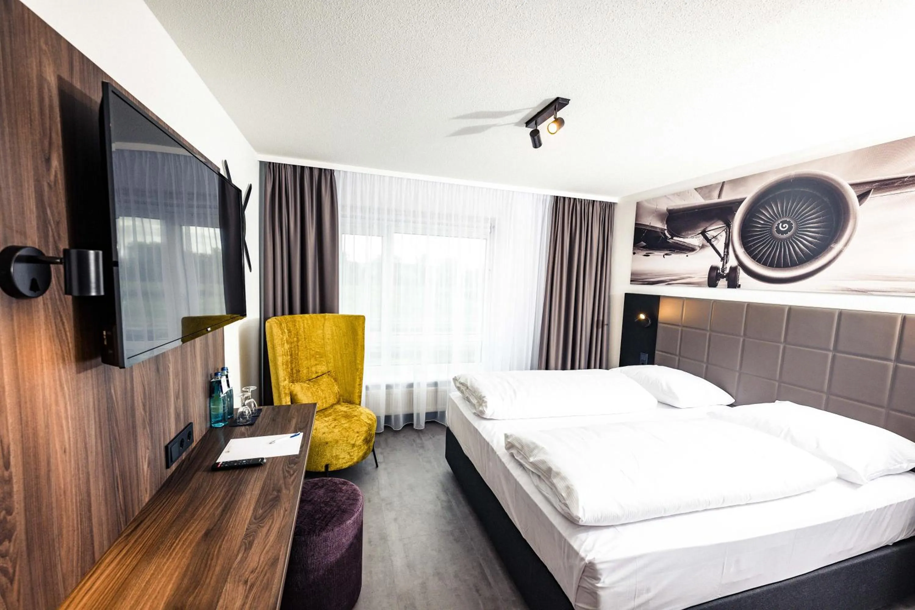 Photo of the whole room, Bed in Concorde Hotel am Flugplatz