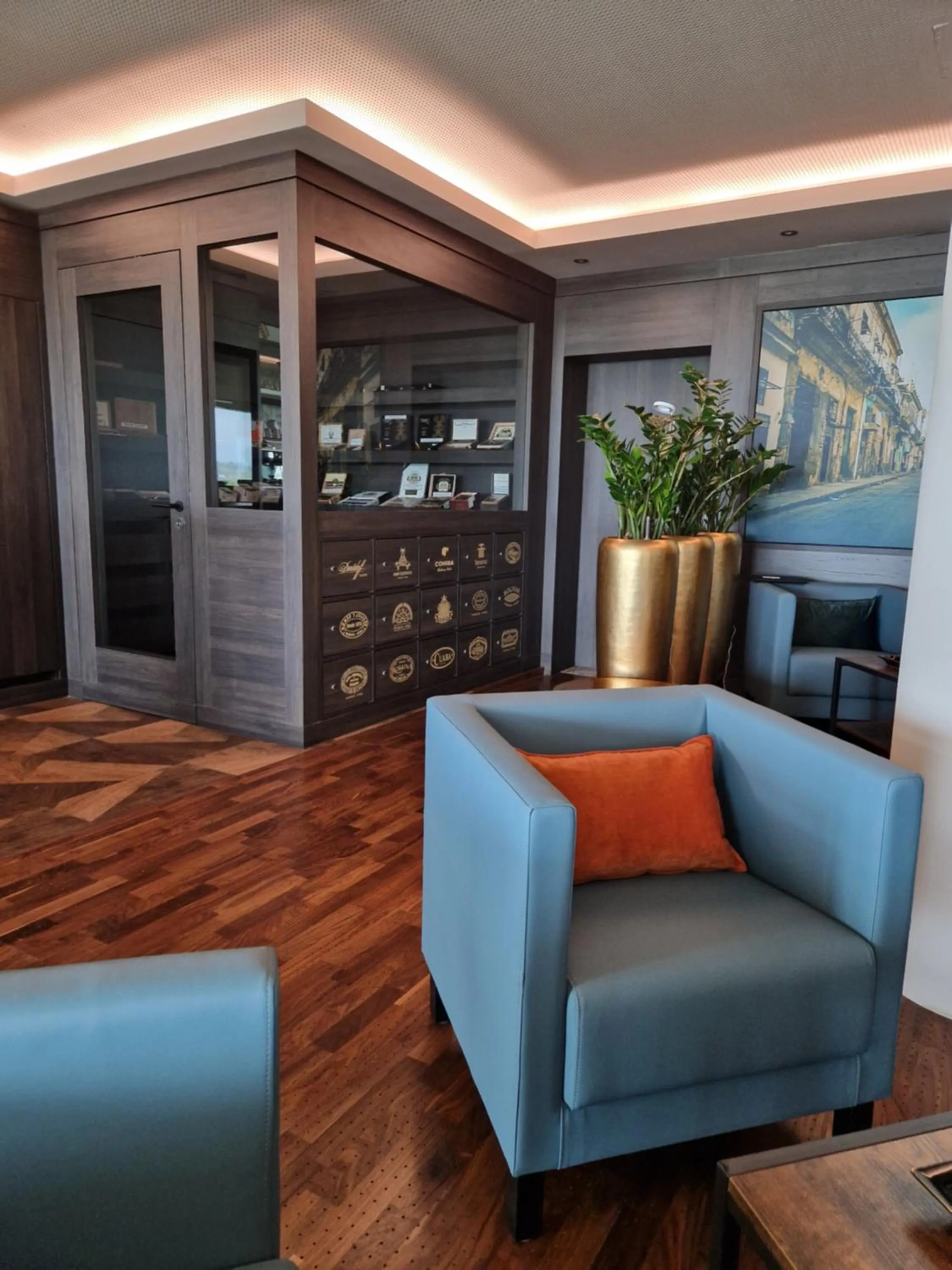 Restaurant/places to eat in Concorde Hotel am Flugplatz