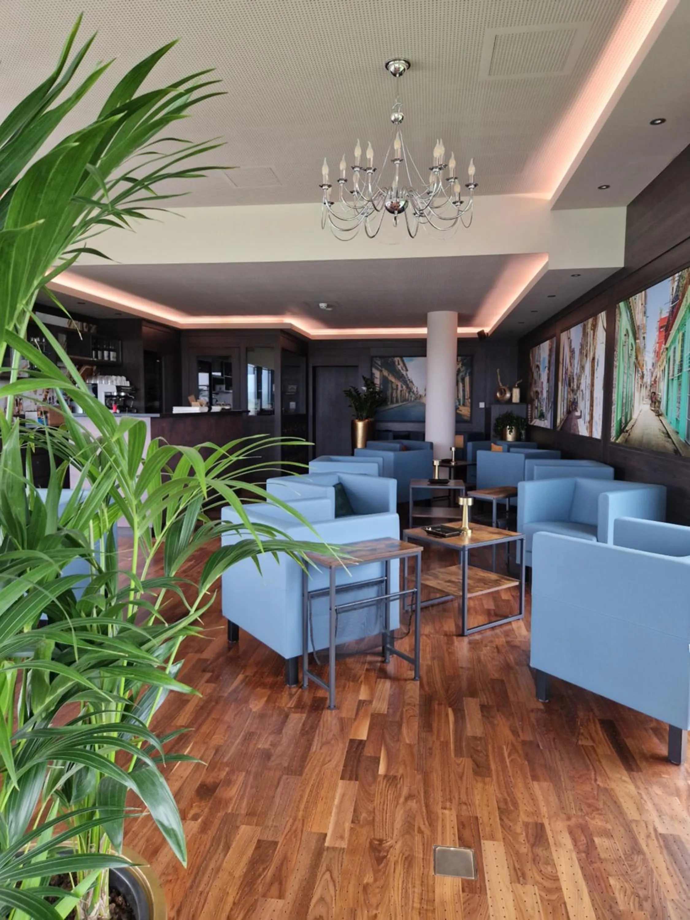 Restaurant/places to eat in Concorde Hotel am Flugplatz