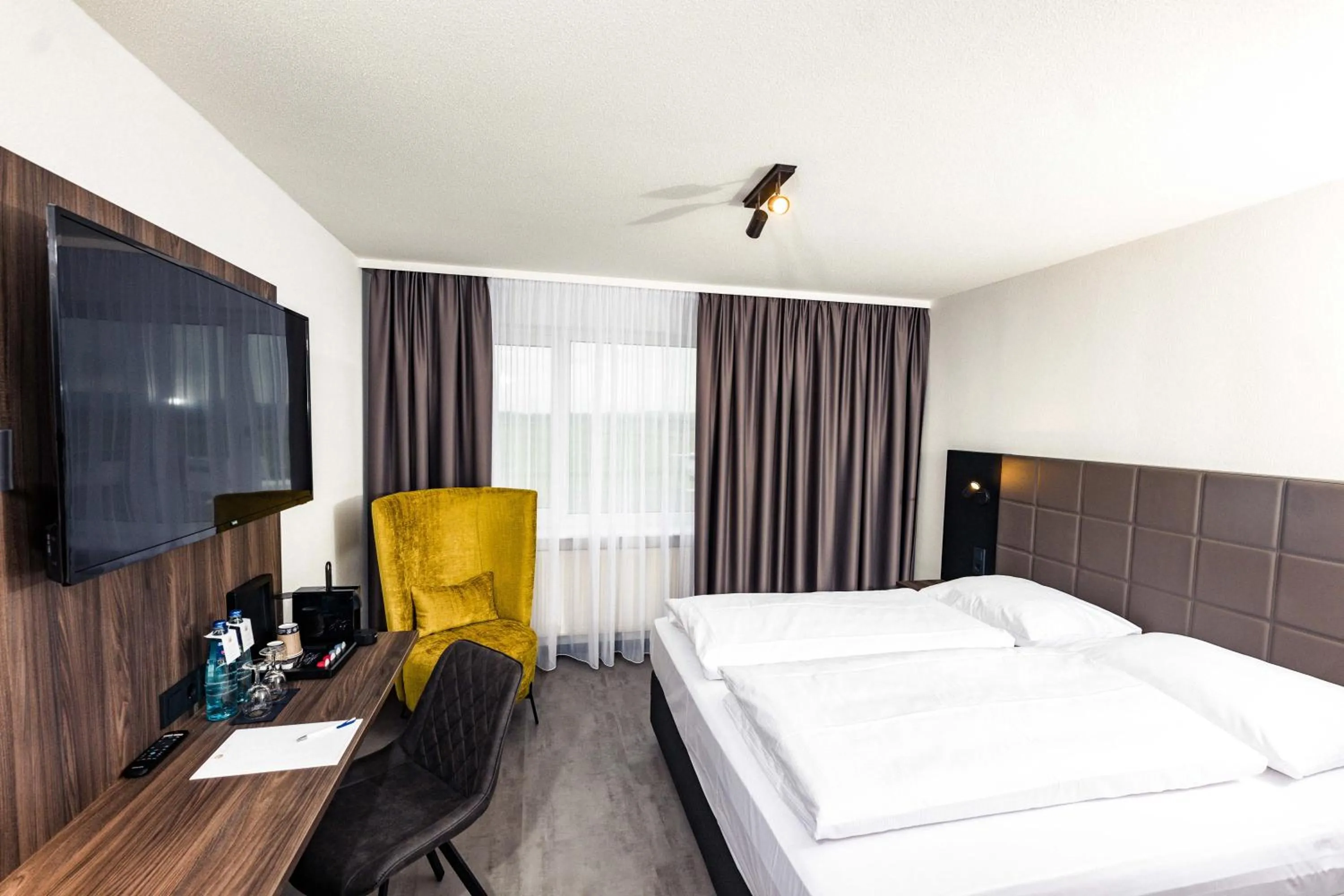 Photo of the whole room, Bed in Concorde Hotel am Flugplatz