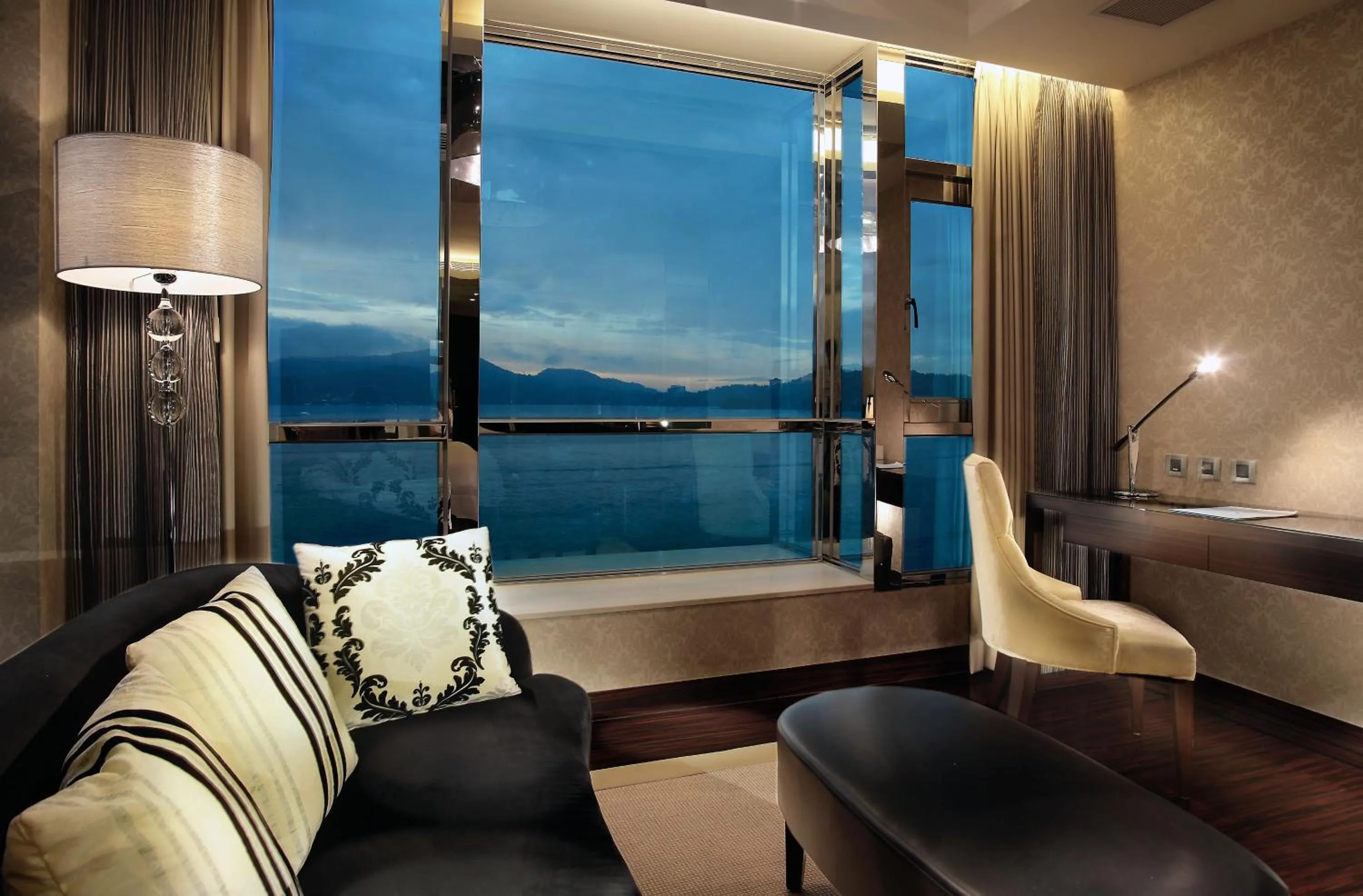 Seating area, Bed in The Crystal Resort Sun Moon Lake