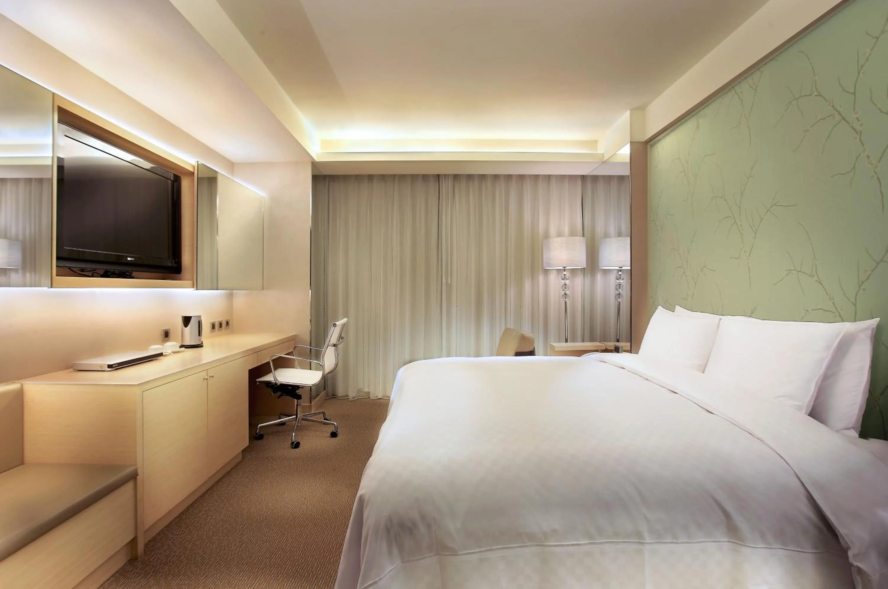 Photo of the whole room, Bed in The Crystal Resort Sun Moon Lake