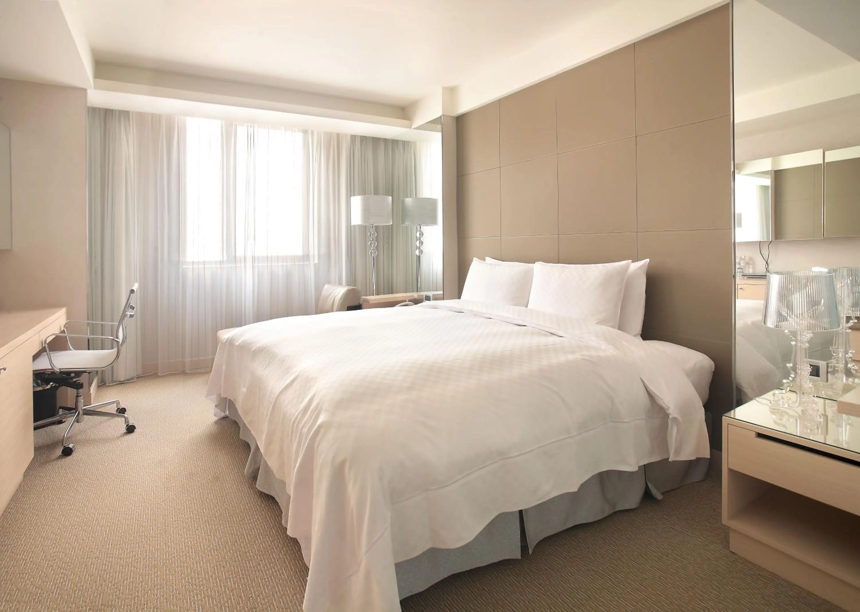 Photo of the whole room, Bed in The Crystal Resort Sun Moon Lake