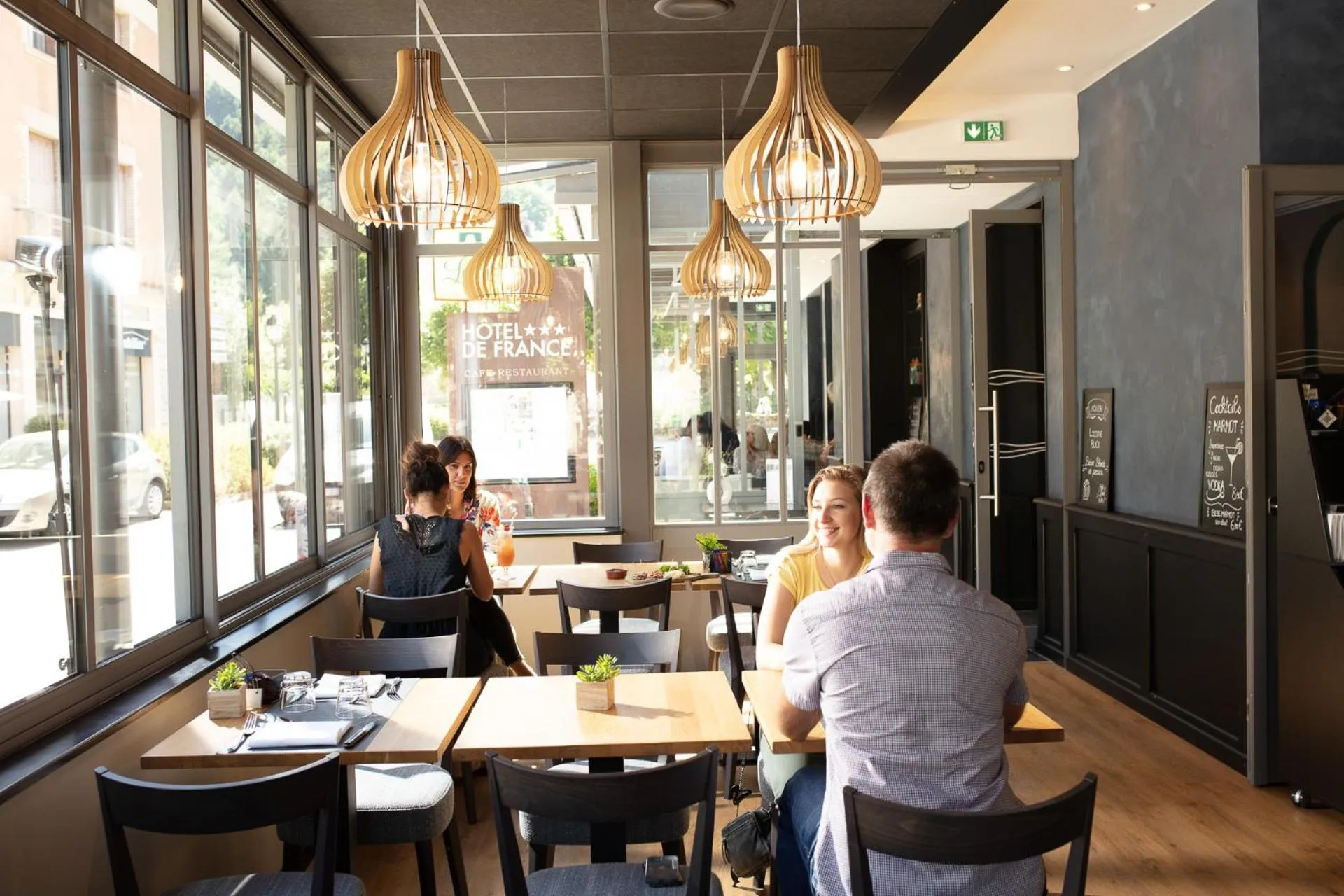 Restaurant/places to eat in Logis Hôtel Restaurant de France