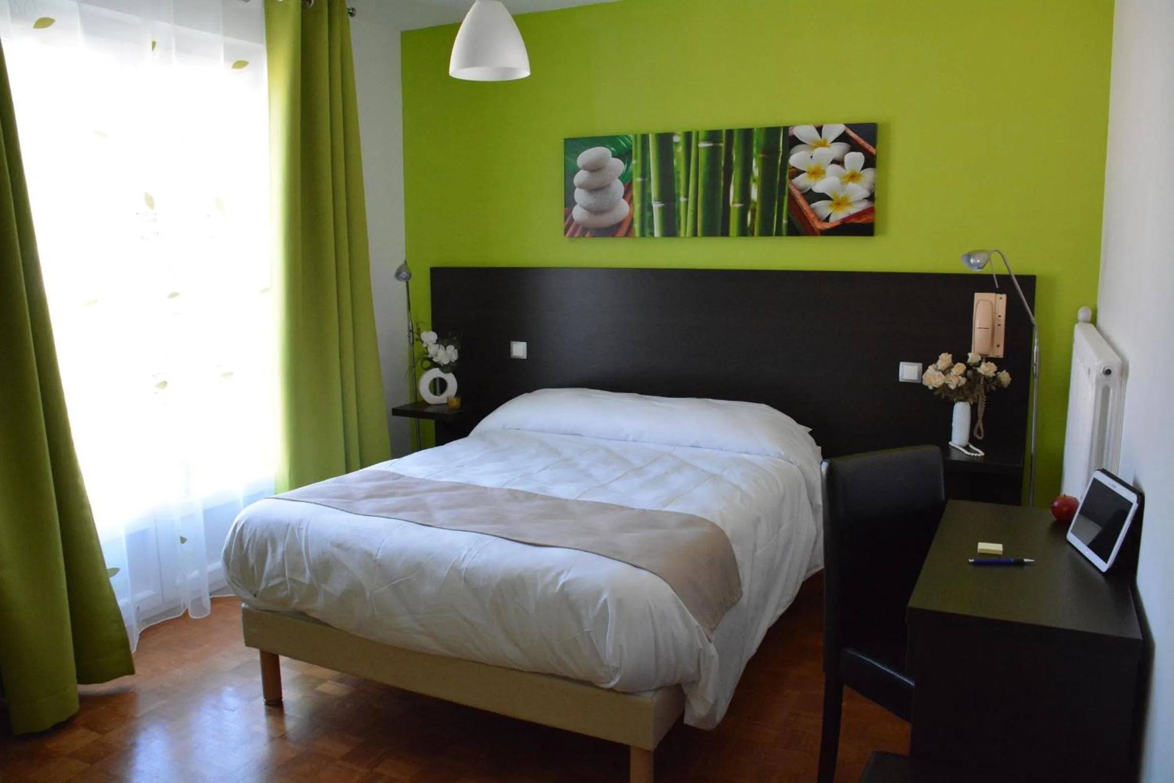 Photo of the whole room, Bed in Logis Hôtel Restaurant de France