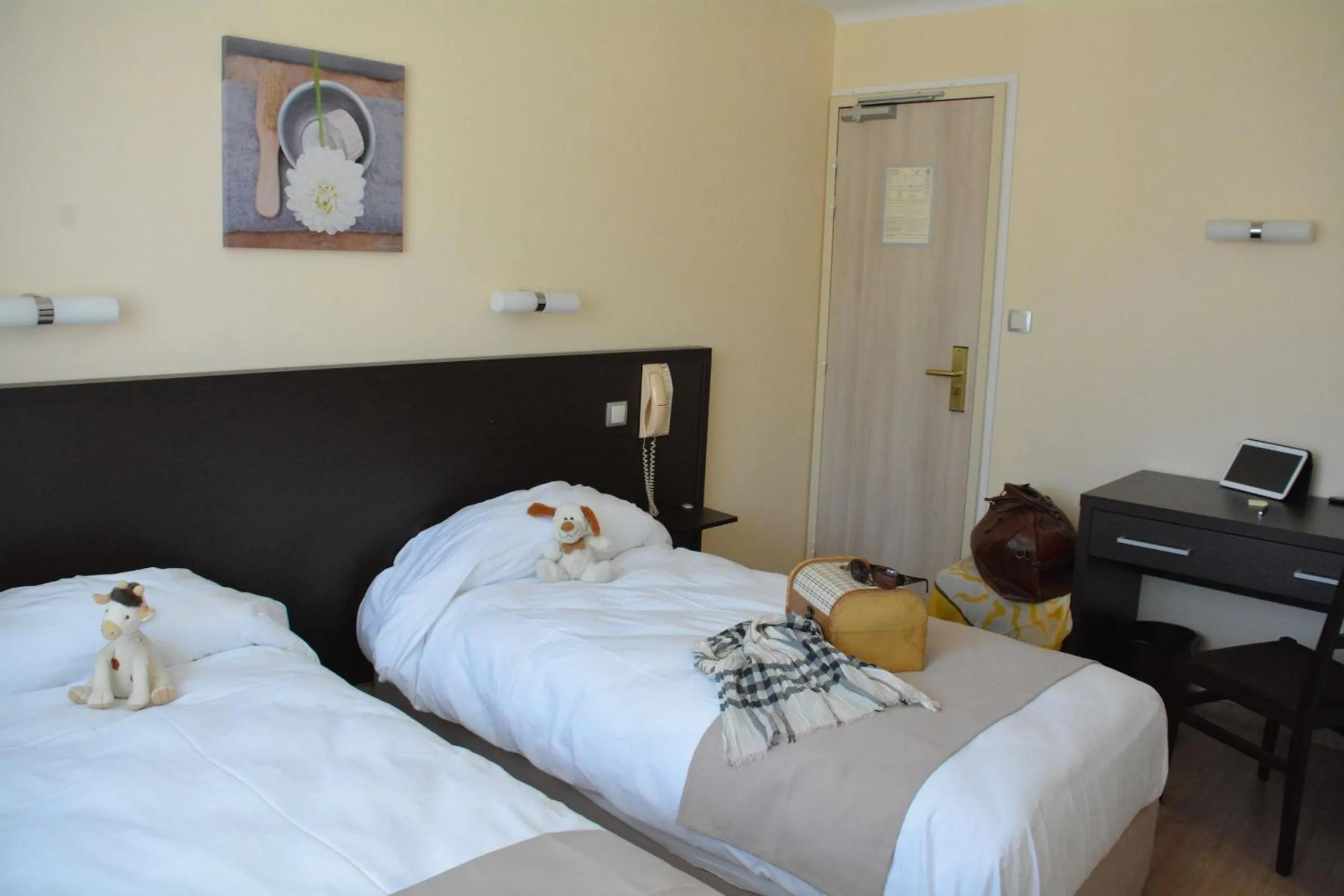 Photo of the whole room, Bed in Logis Hôtel Restaurant de France