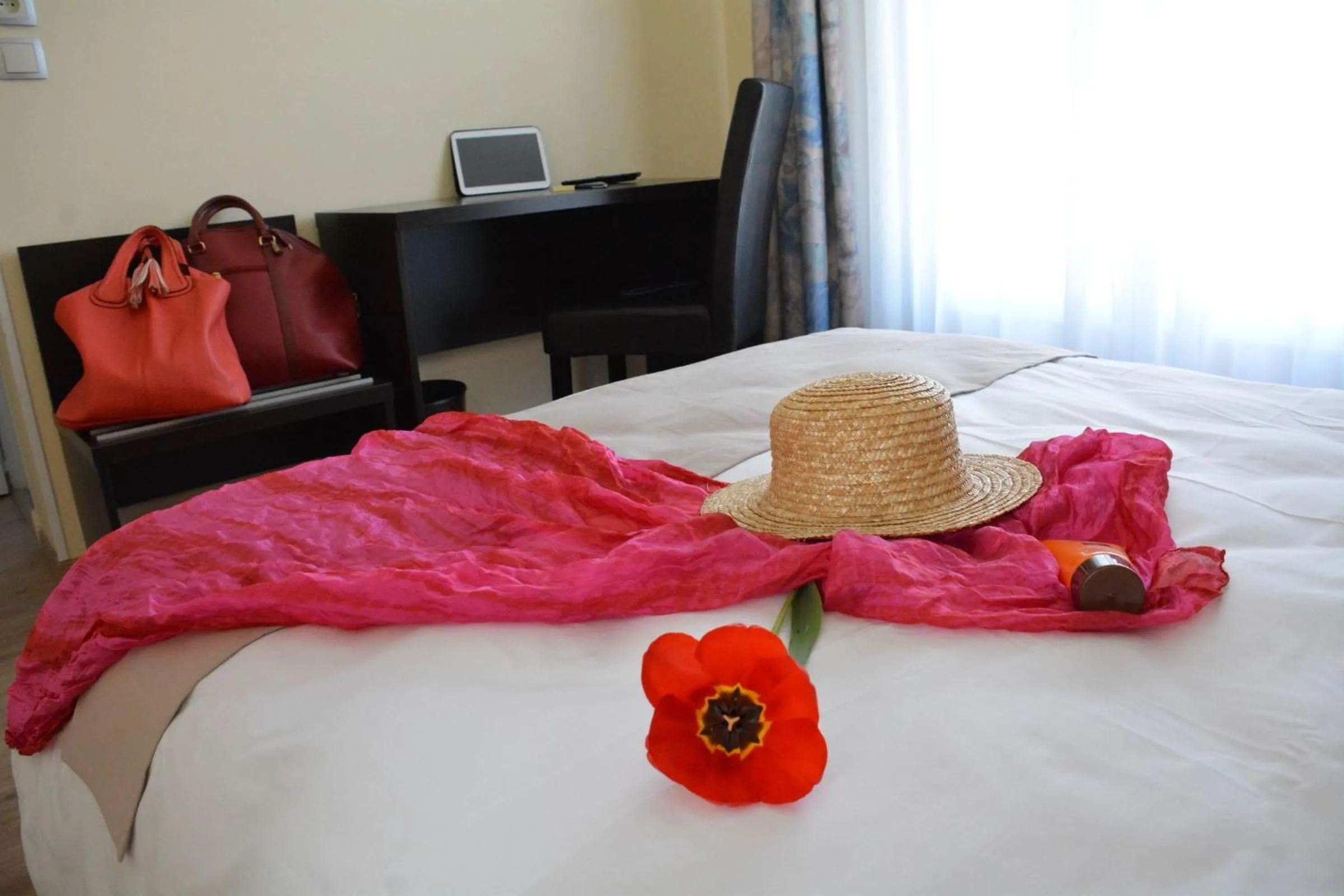 Photo of the whole room, Bed in Logis Hôtel Restaurant de France