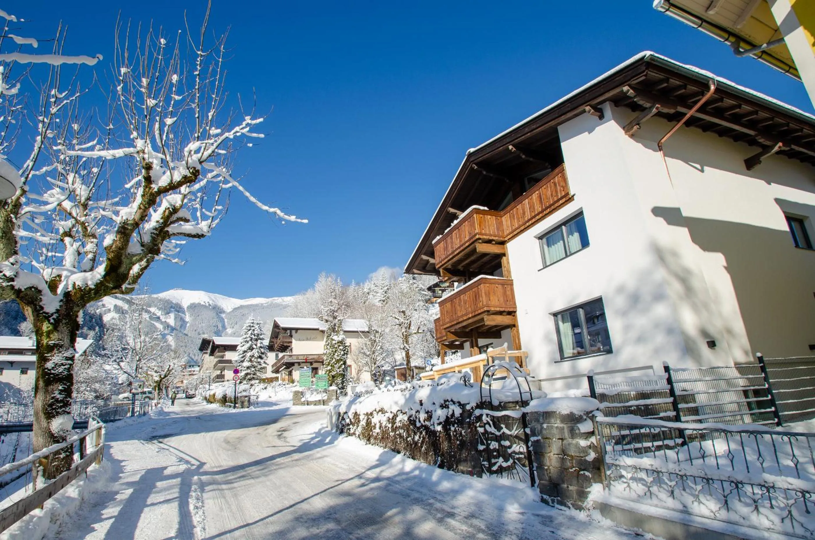 Property building in Finest Villa Zell am See by All in One Apartments incl SUMMER CARD