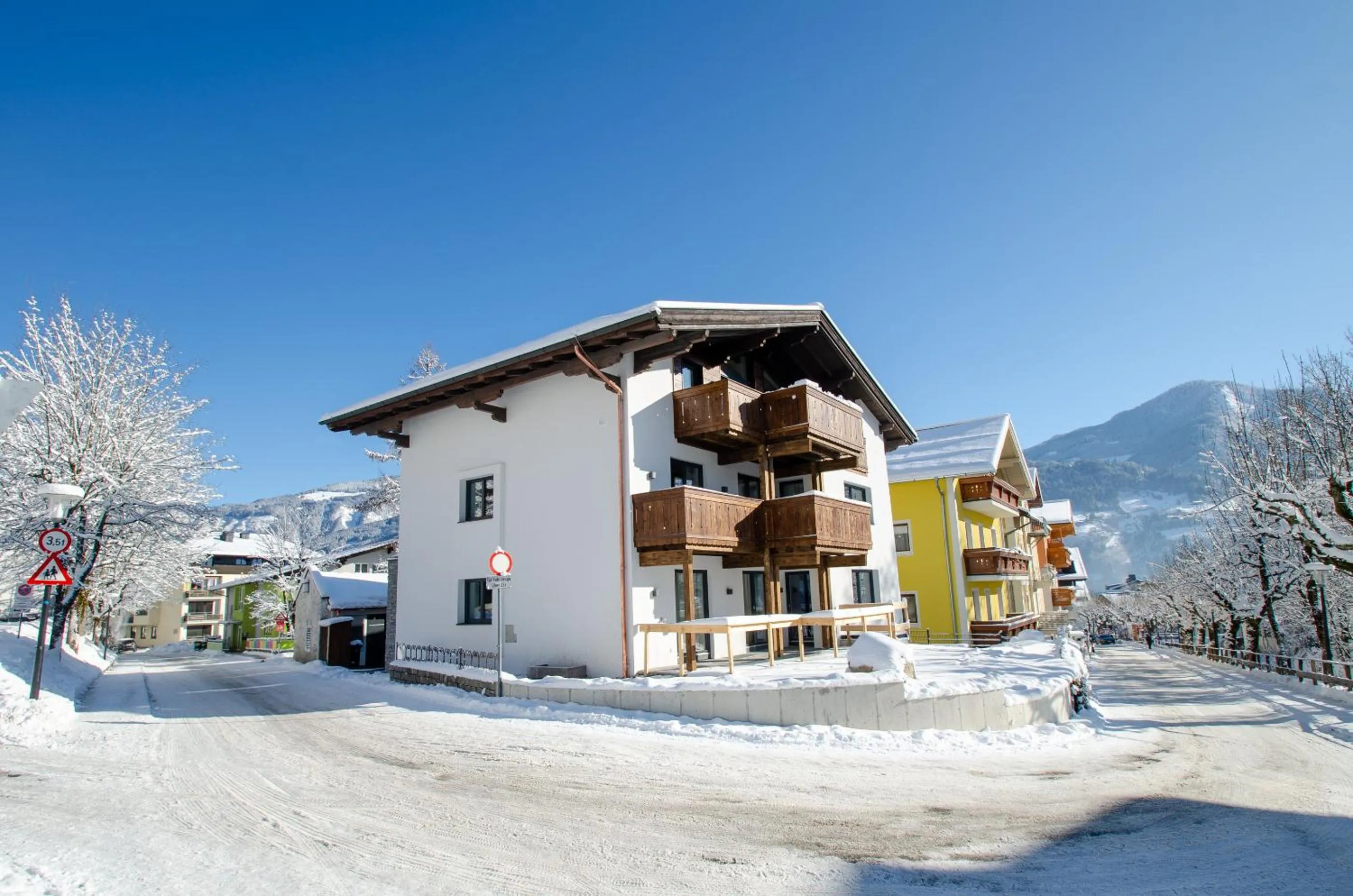 Property building in Finest Villa Zell am See by All in One Apartments incl SUMMER CARD