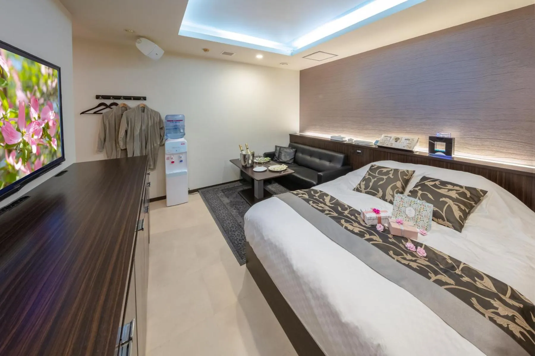 Photo of the whole room, Bed in Hotel ＧEM - Adult Only