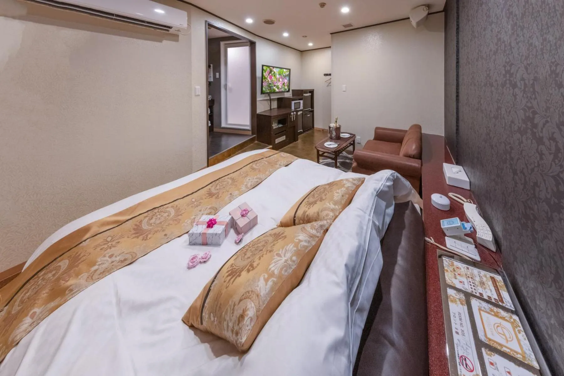 Photo of the whole room, Bed in Hotel ＧEM - Adult Only