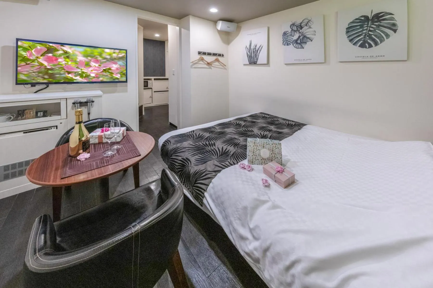 Photo of the whole room, Bed in Hotel ＧEM - Adult Only