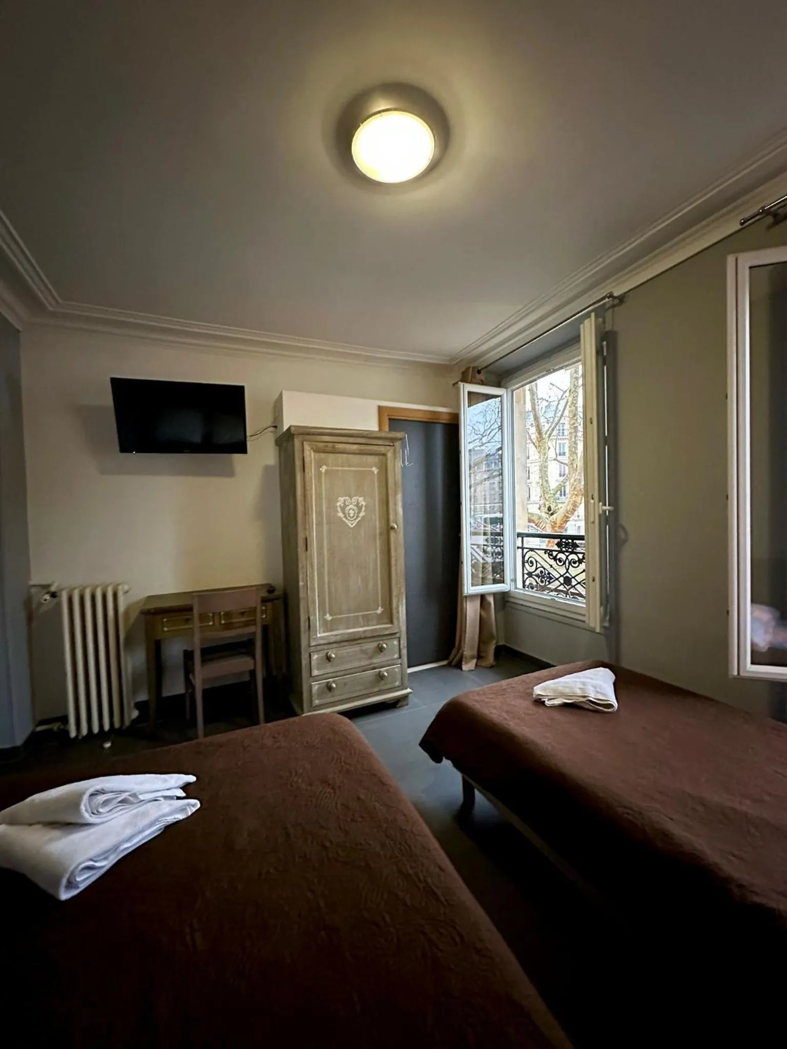 Bedroom, Bed in Grand Hôtel De L'Europe