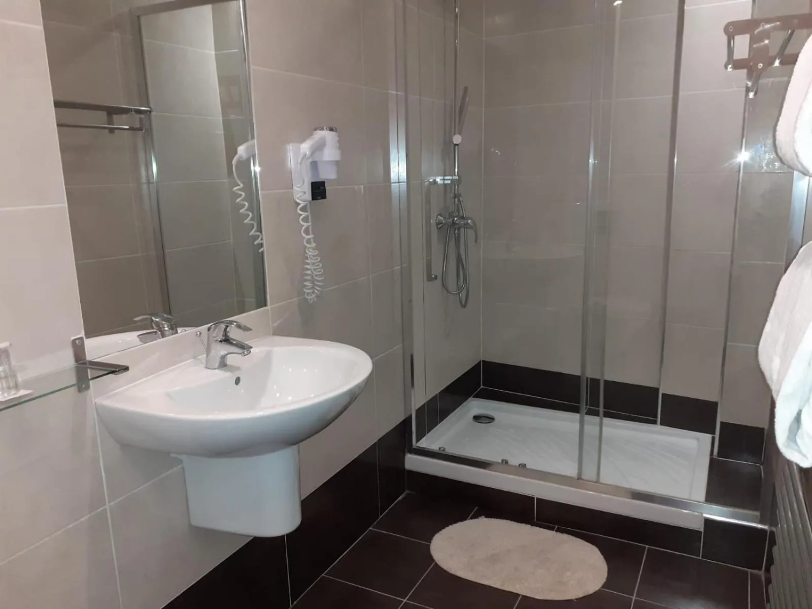 Bathroom in Grand Hôtel De L'Europe