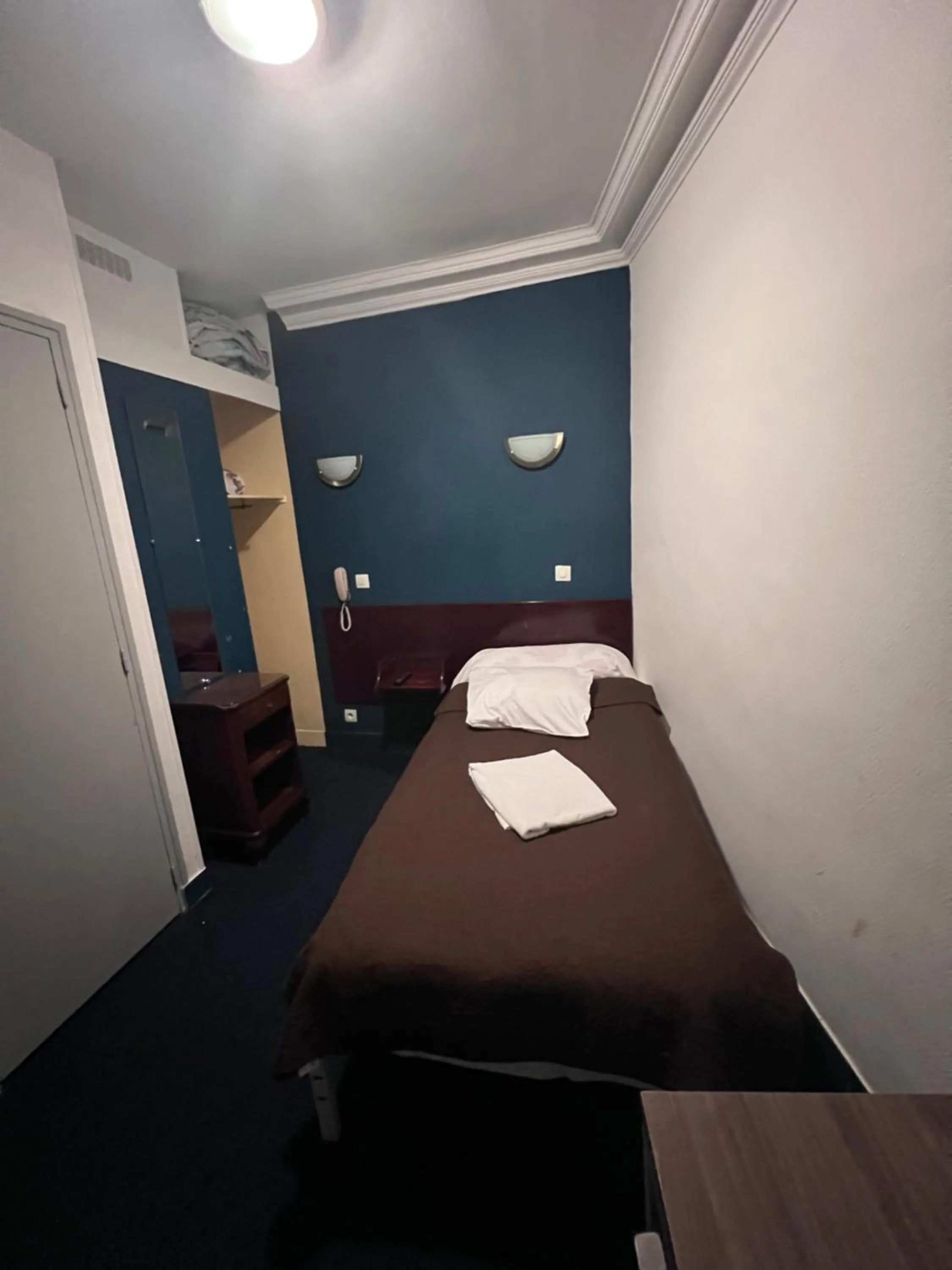 Other, Bed in Grand Hôtel De L'Europe