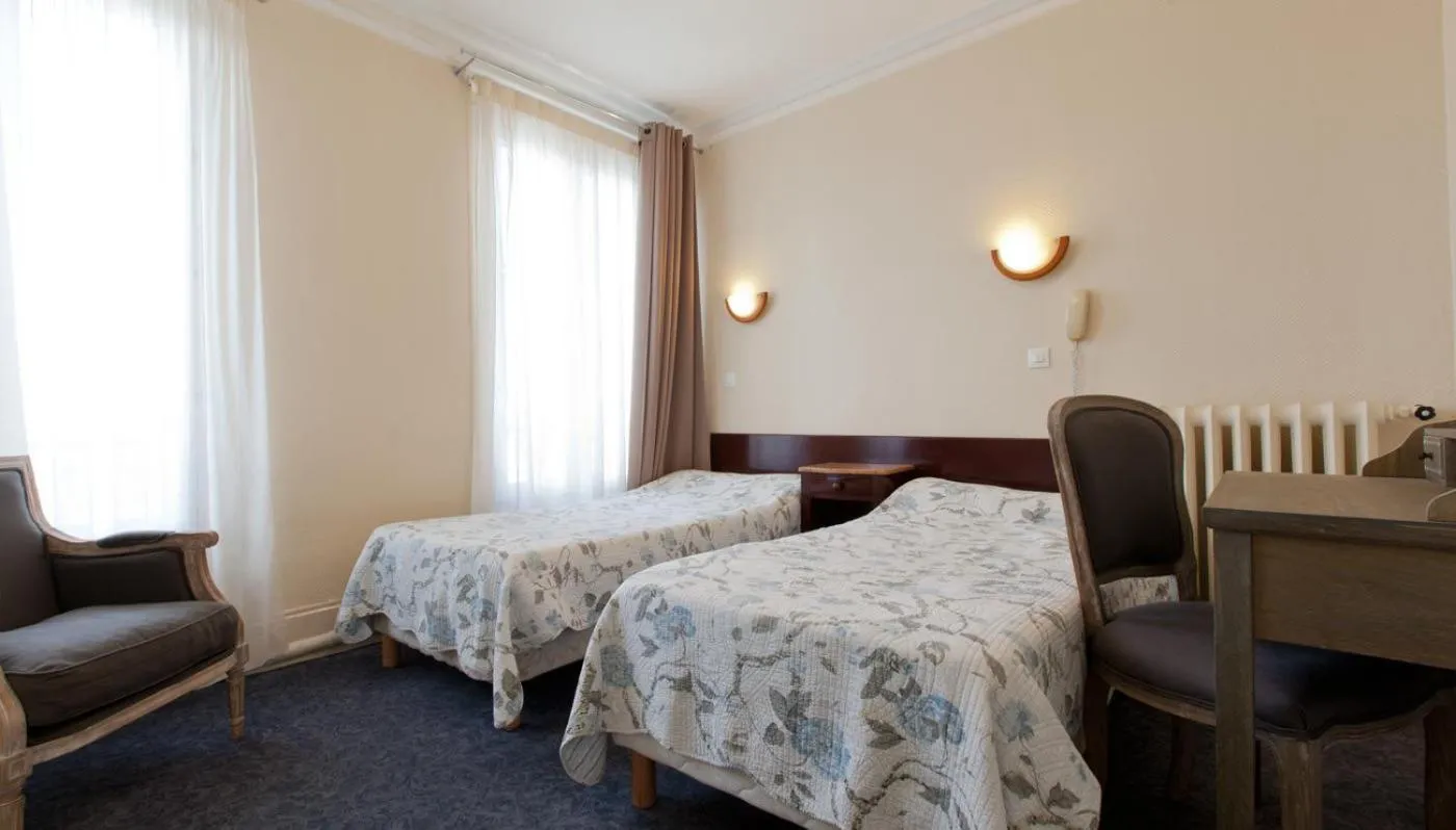 Day, Bed in Grand Hôtel De L'Europe