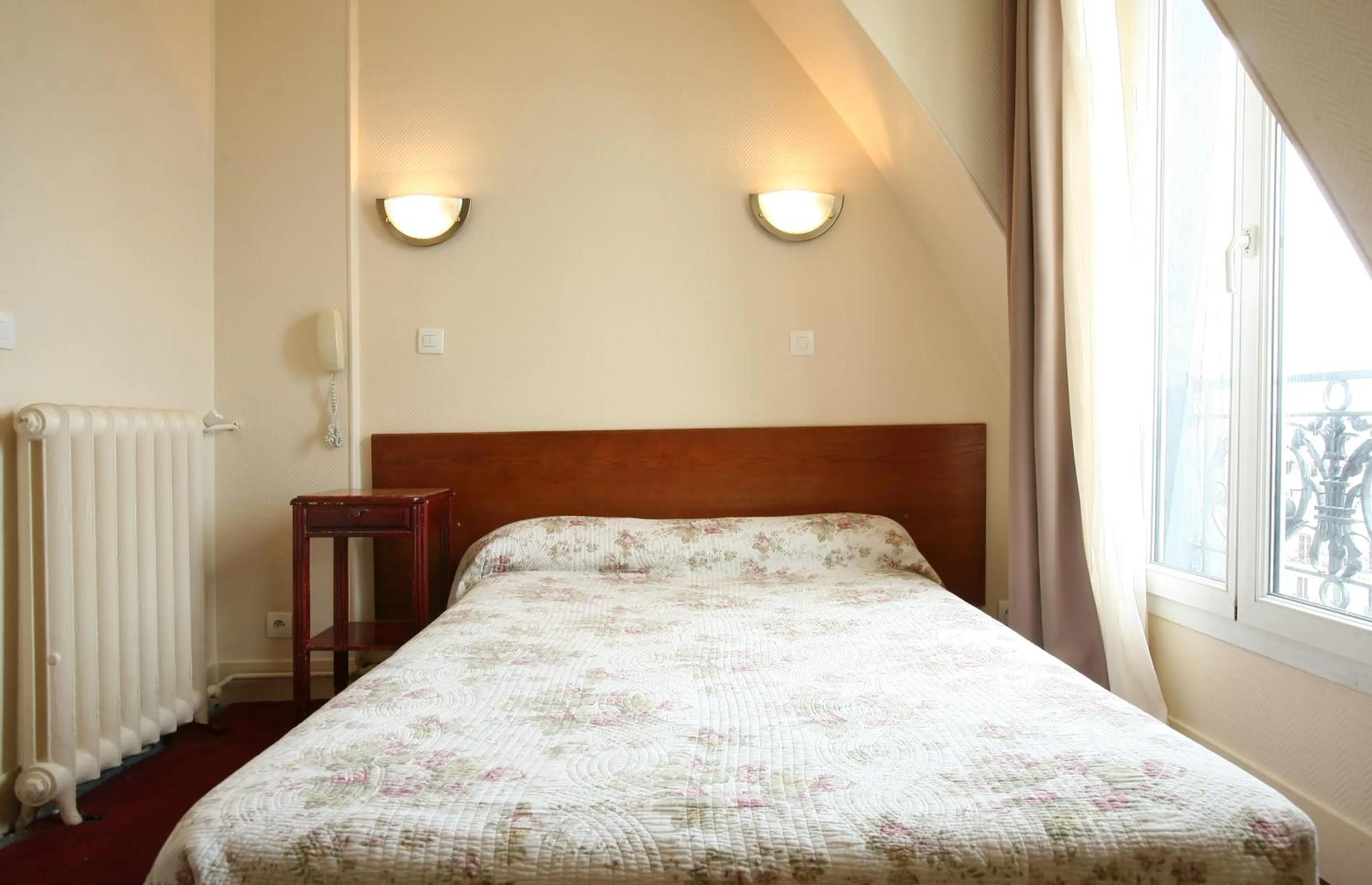 Bed in Grand Hôtel De L'Europe