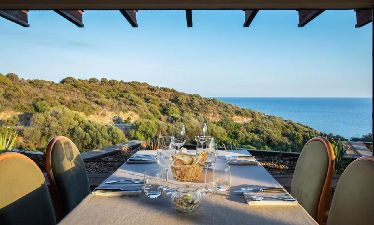 Restaurant/places to eat in Eco Village Baia Delle Ginestre