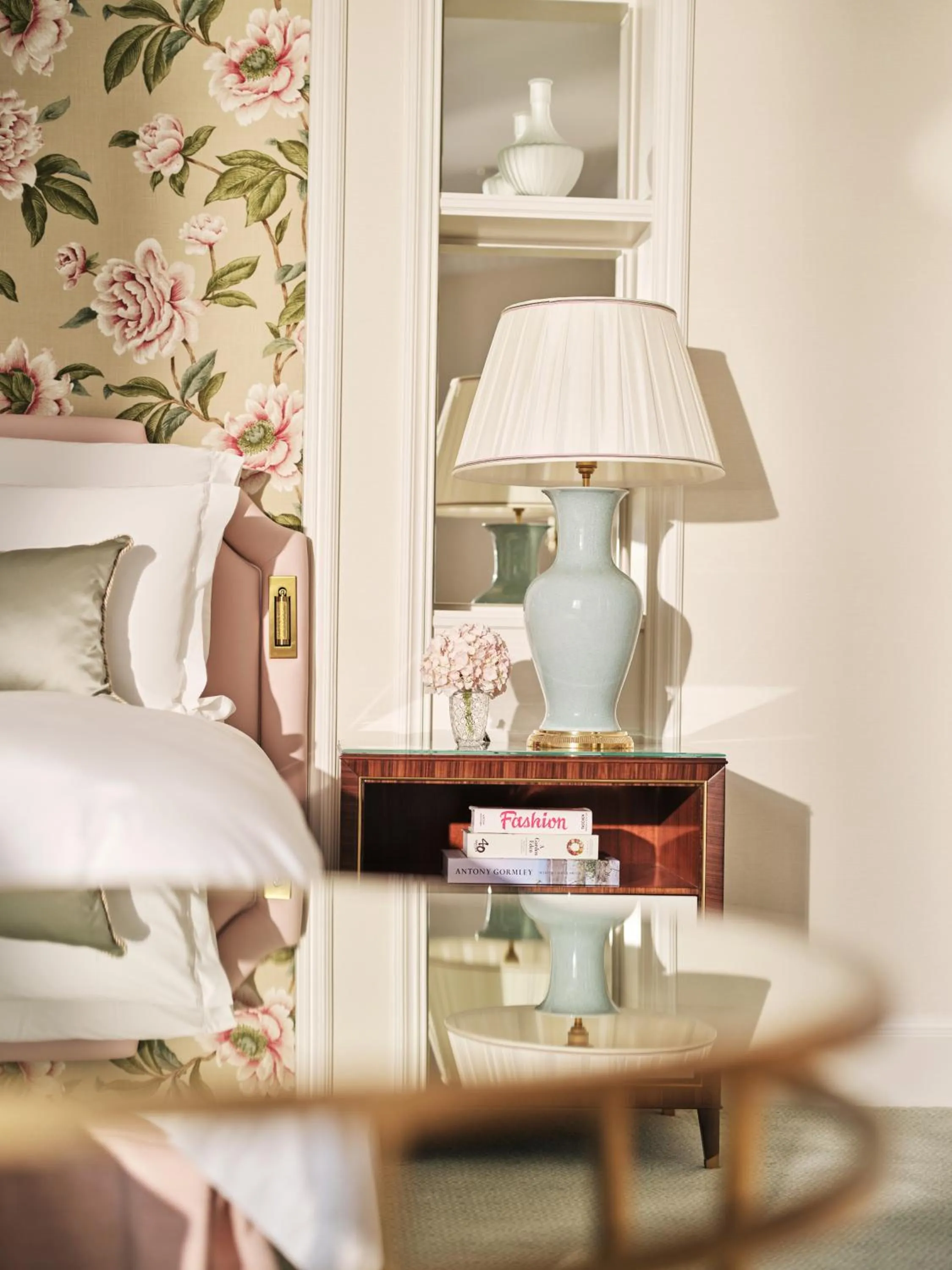 Bedroom, Bed in The Dorchester - Dorchester Collection