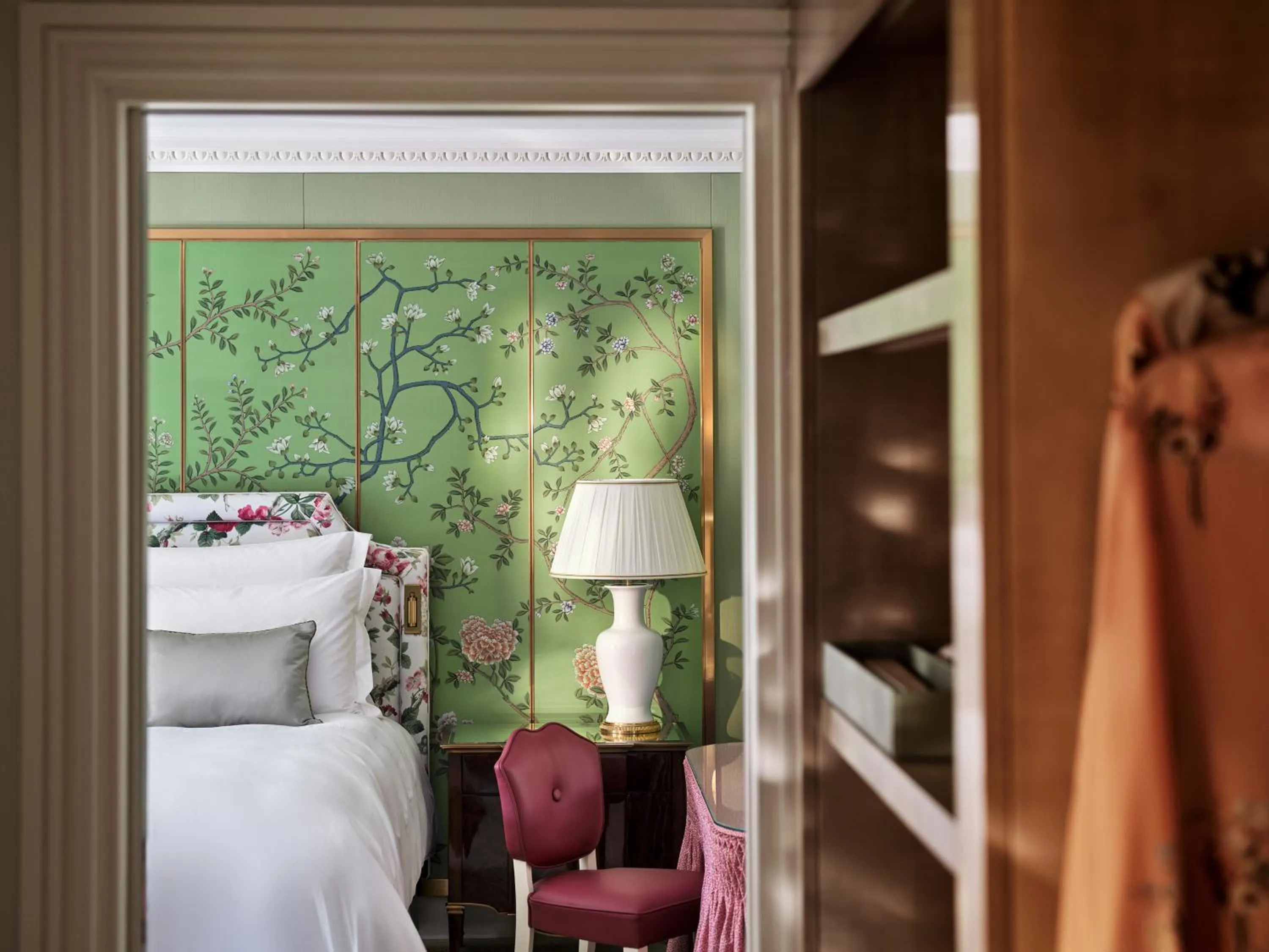 Bedroom, Bed in The Dorchester - Dorchester Collection