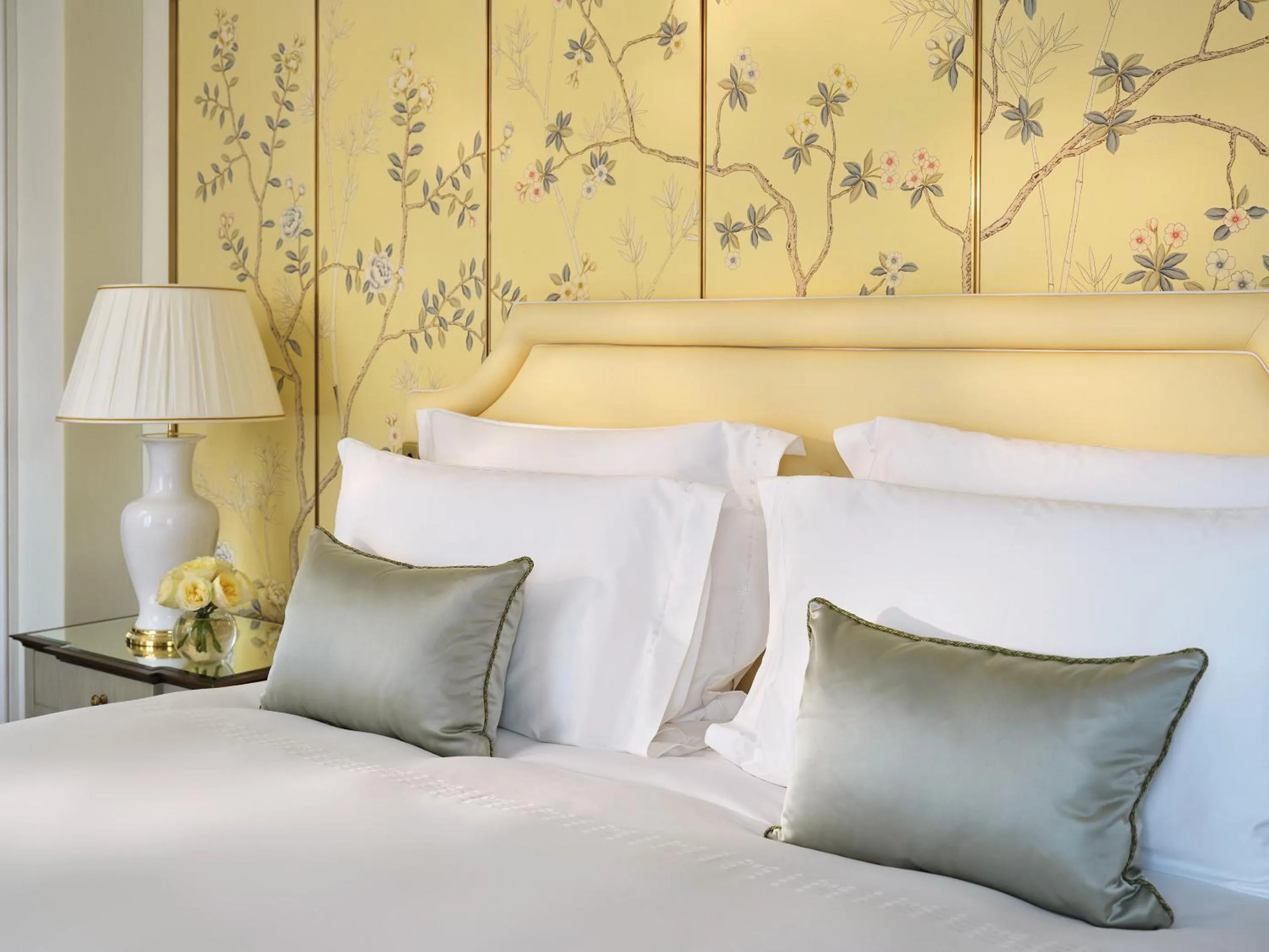 Bedroom, Bed in The Dorchester - Dorchester Collection