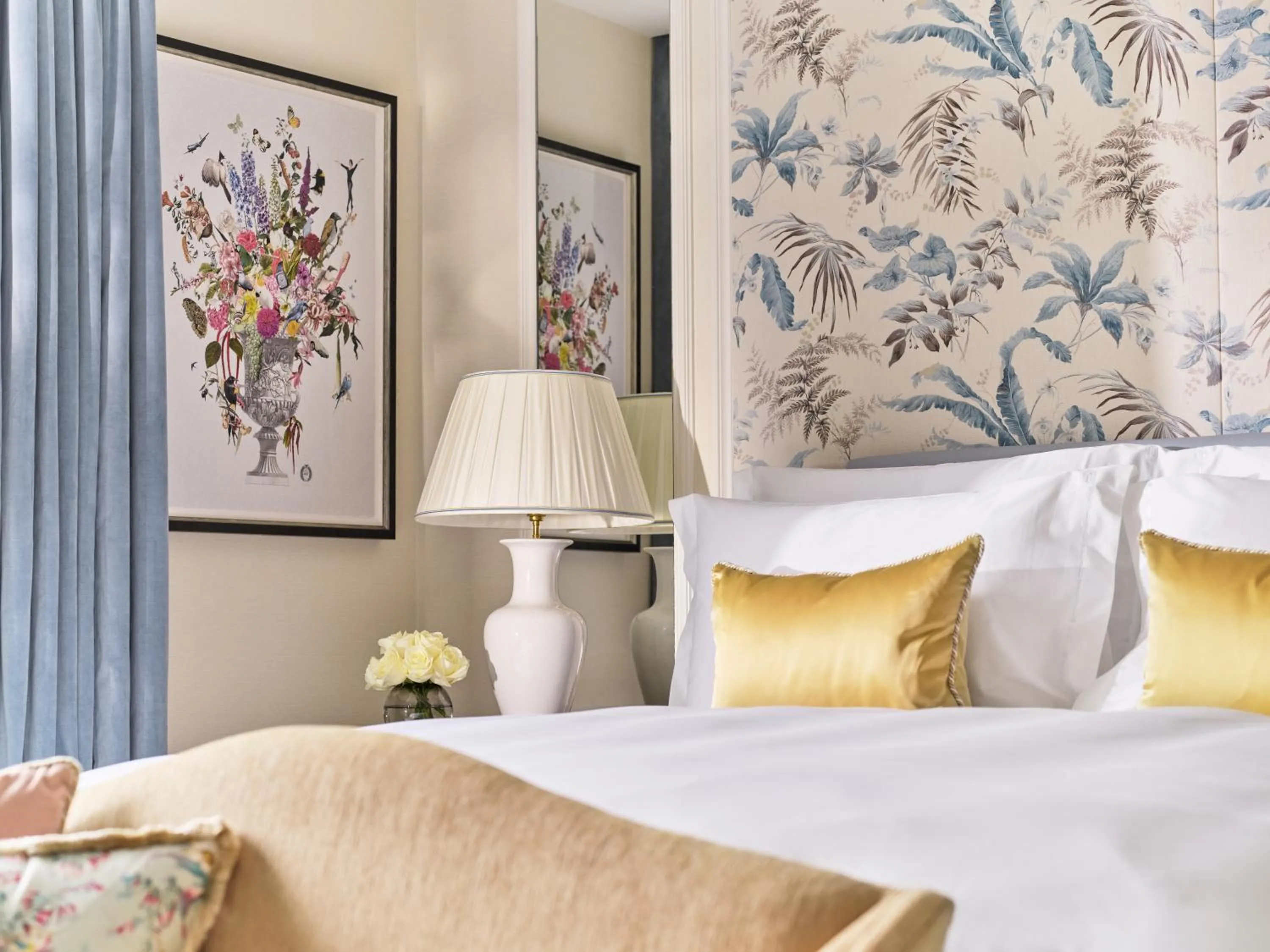 Bedroom, Bed in The Dorchester - Dorchester Collection
