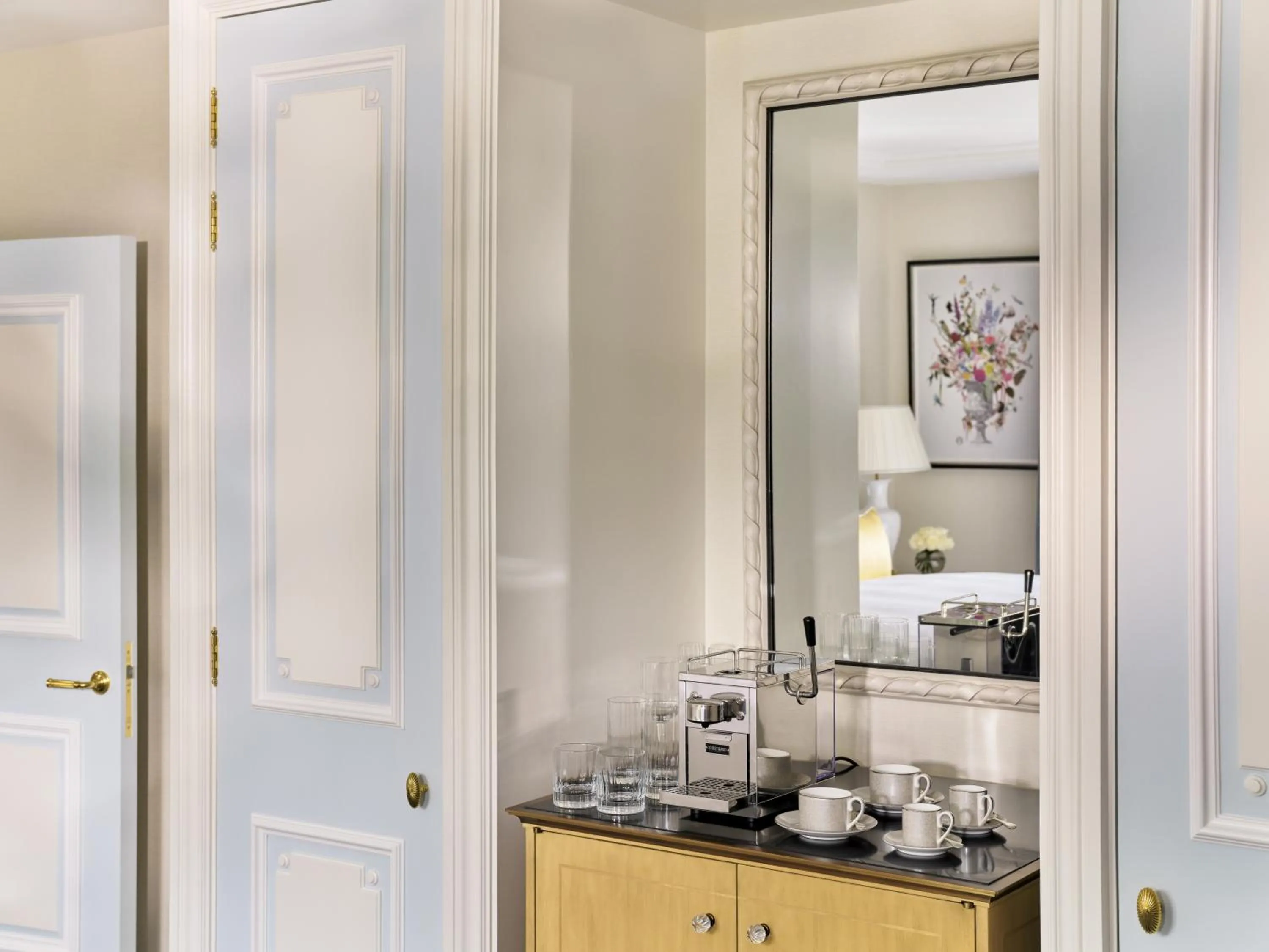 Coffee/tea facilities in The Dorchester - Dorchester Collection