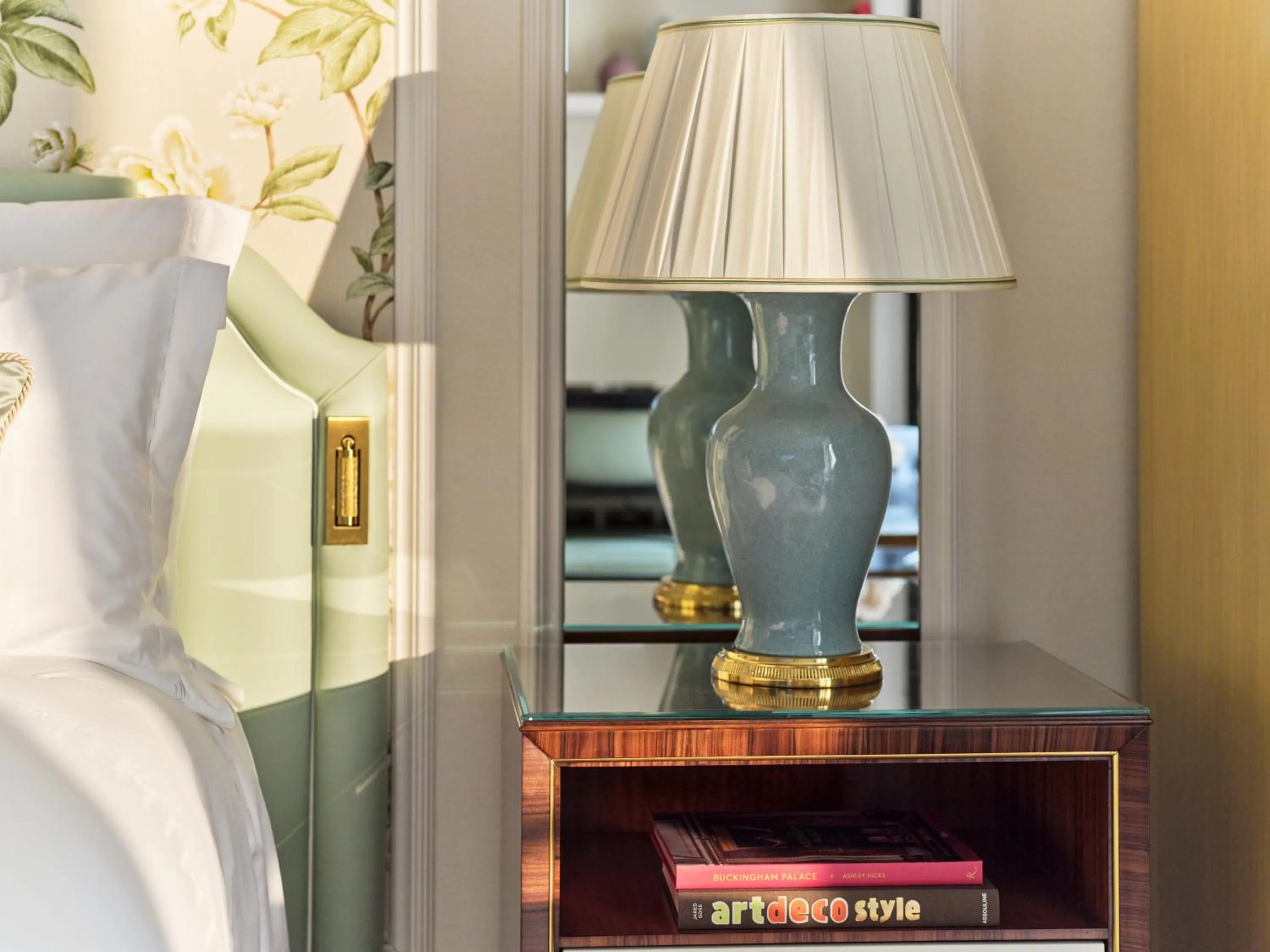 Bedroom, Bed in The Dorchester - Dorchester Collection