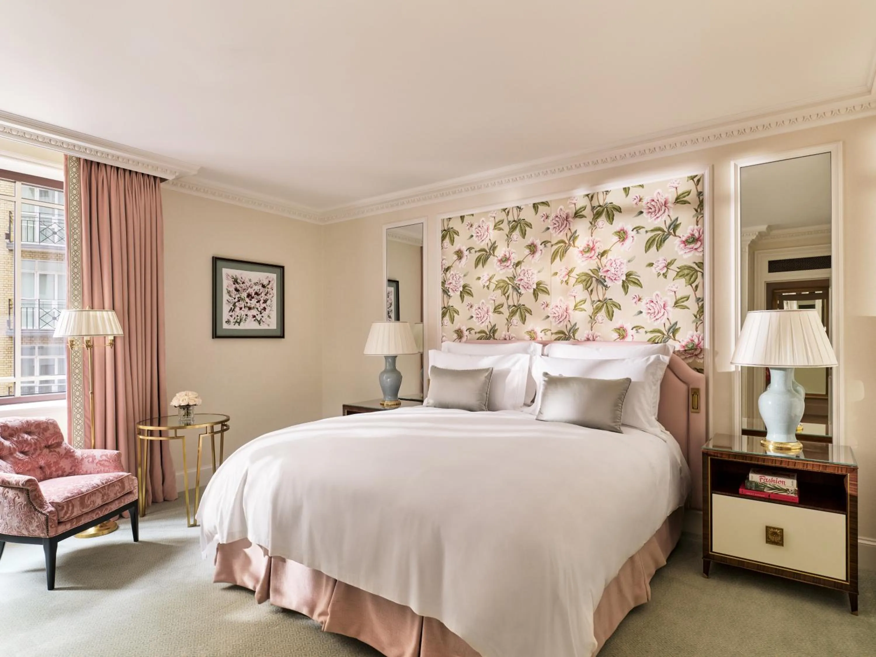 Bedroom, Bed in The Dorchester - Dorchester Collection