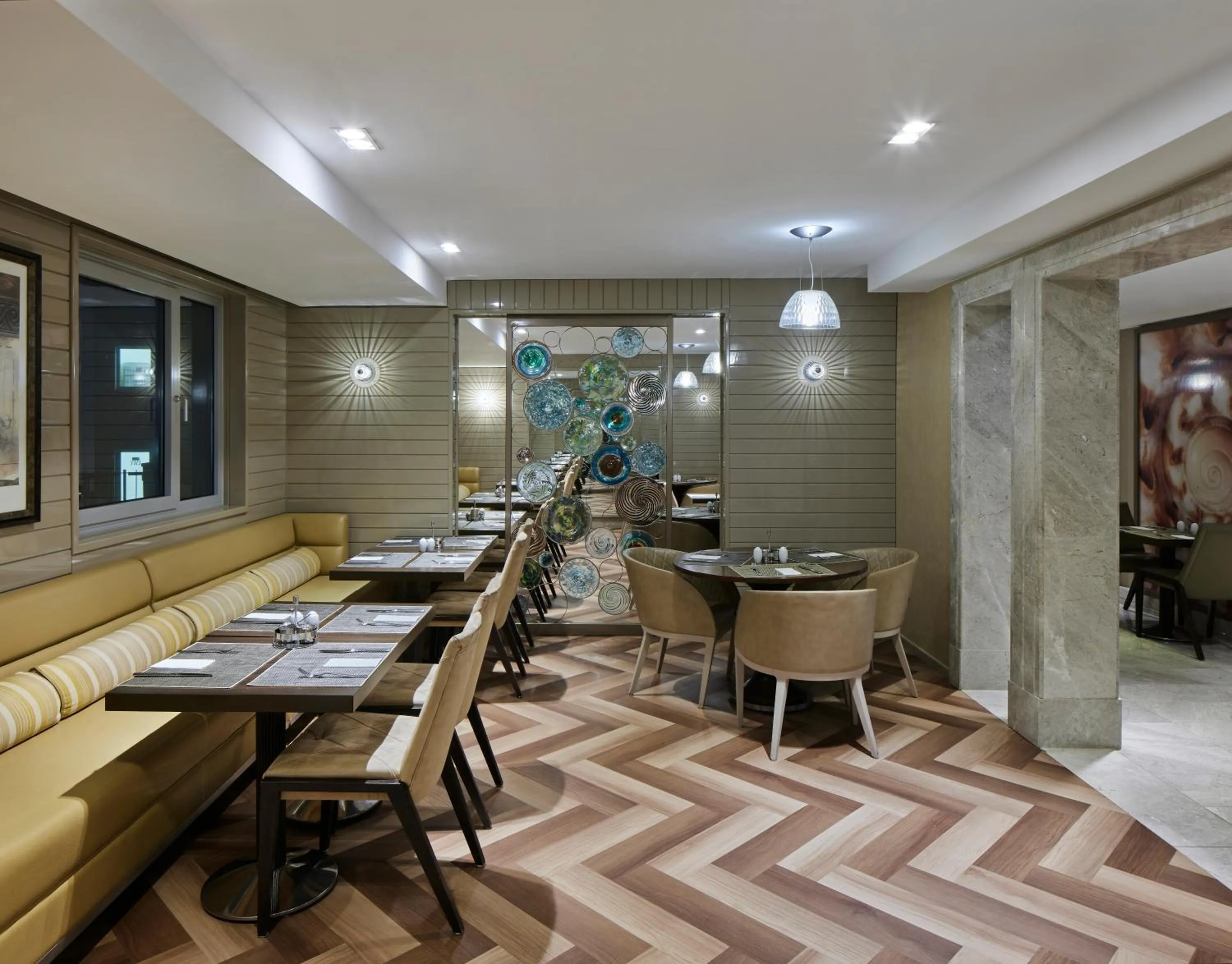 Restaurant/places to eat in TITANIC Comfort Mitte