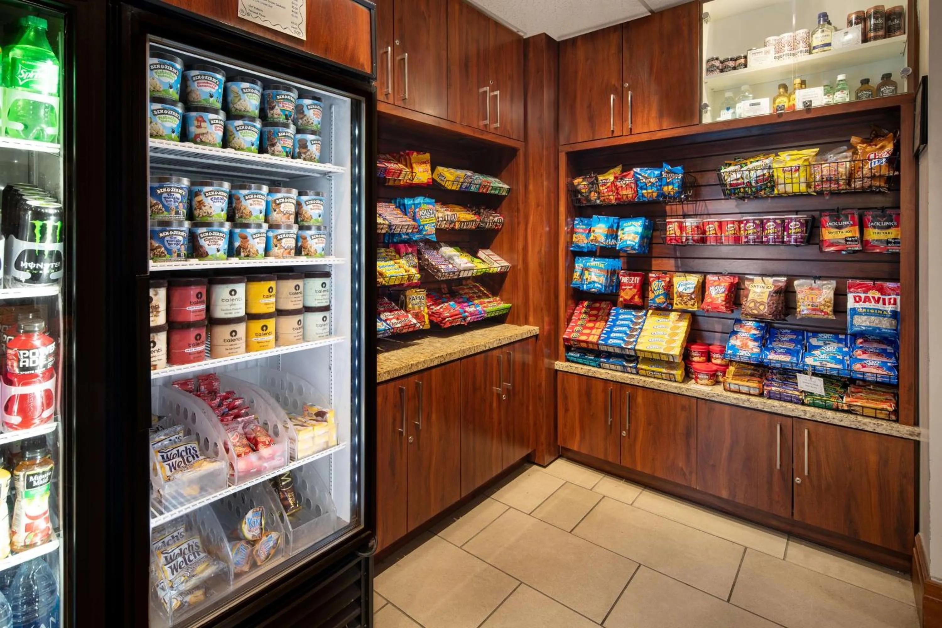 Restaurant/places to eat in Embassy Suites by Hilton New Orleans Convention Center