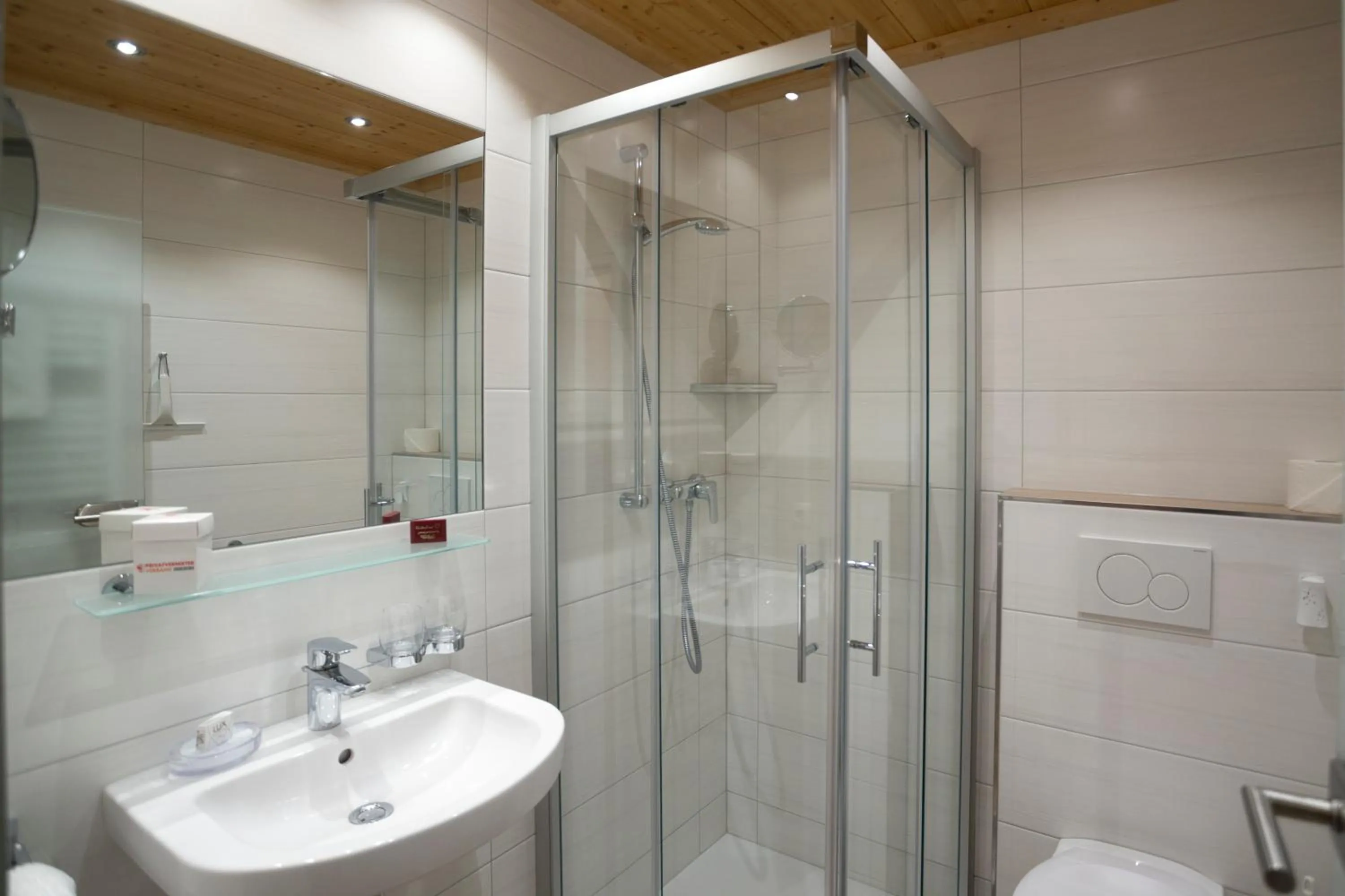 Bathroom in Haus Veidlis, Familie Obkircher
