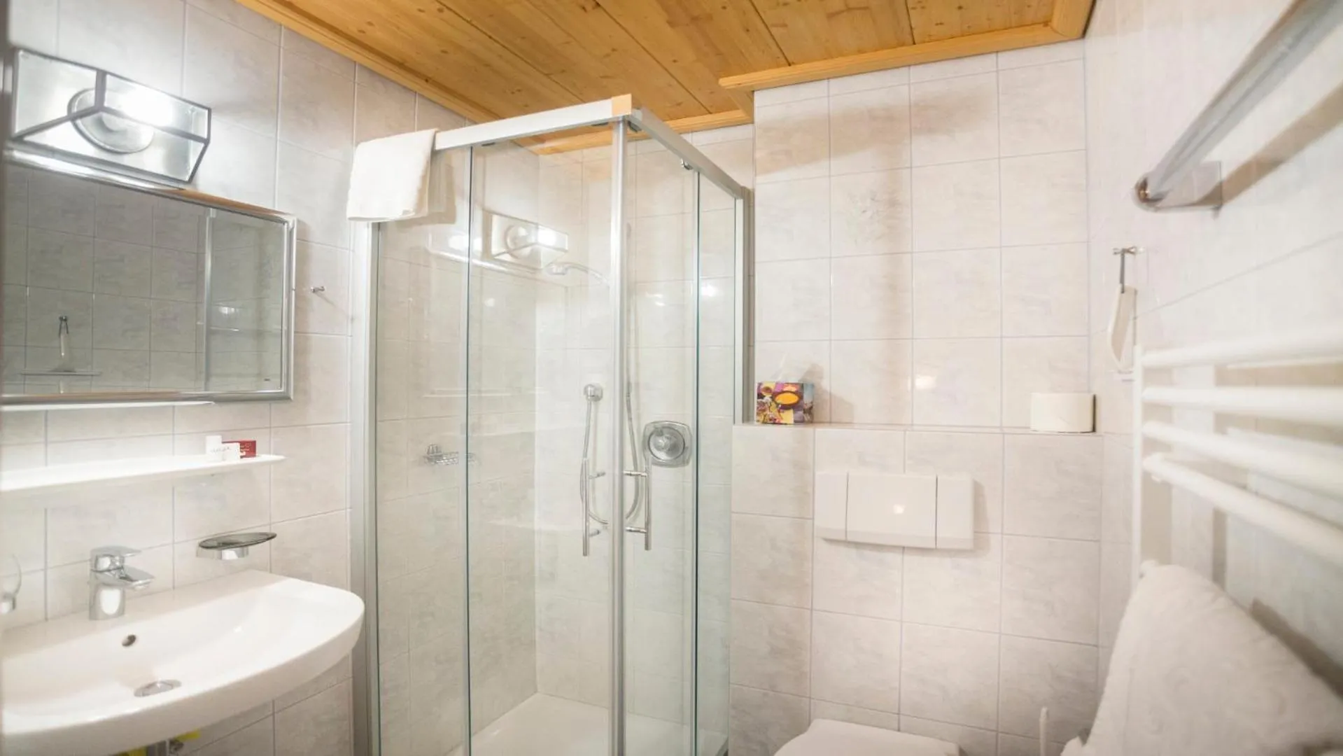 Bathroom in Haus Veidlis, Familie Obkircher
