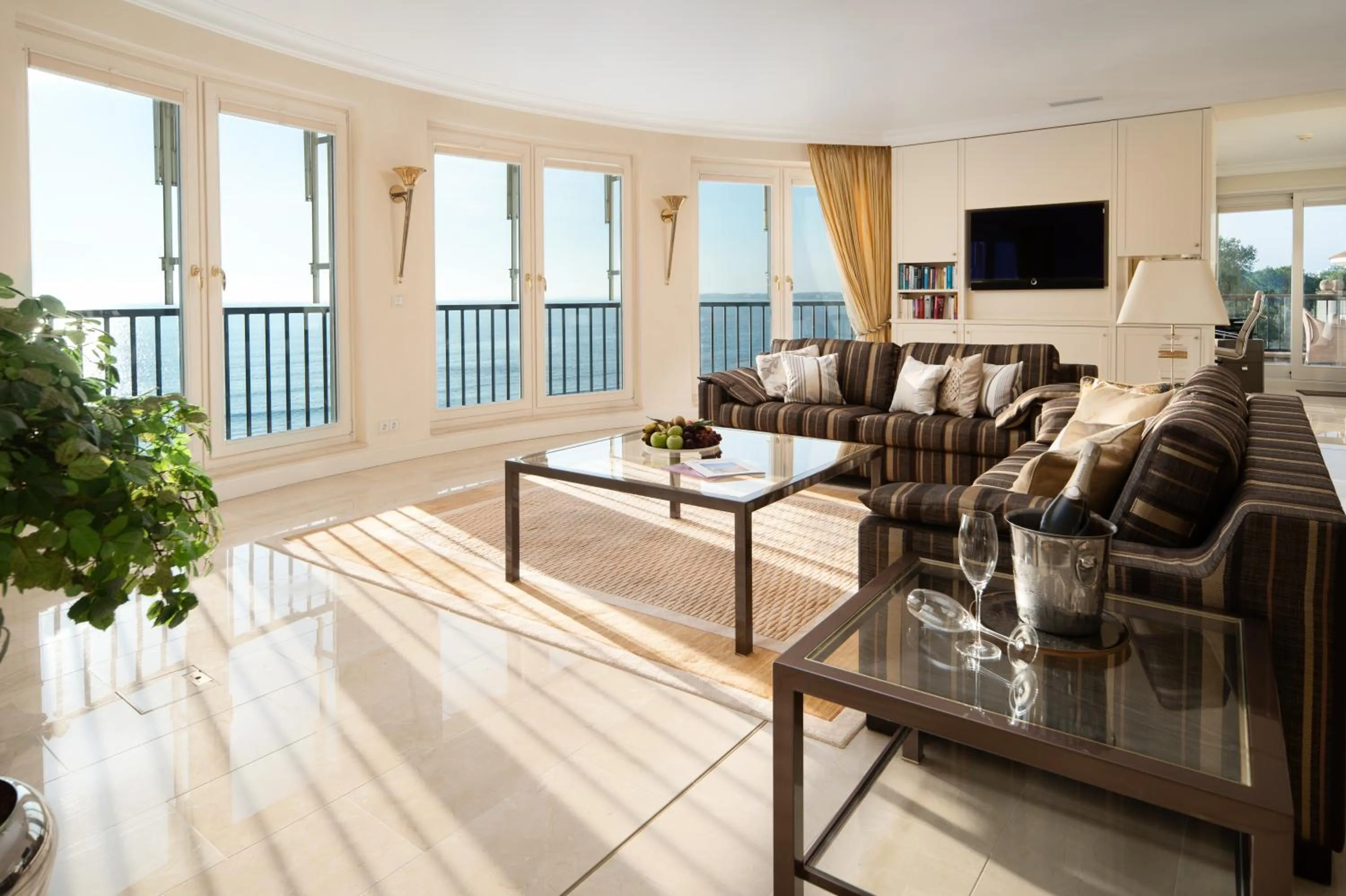 TV and multimedia in Hotel Gran BelVeder & Ostsee Therme Resort & Spa