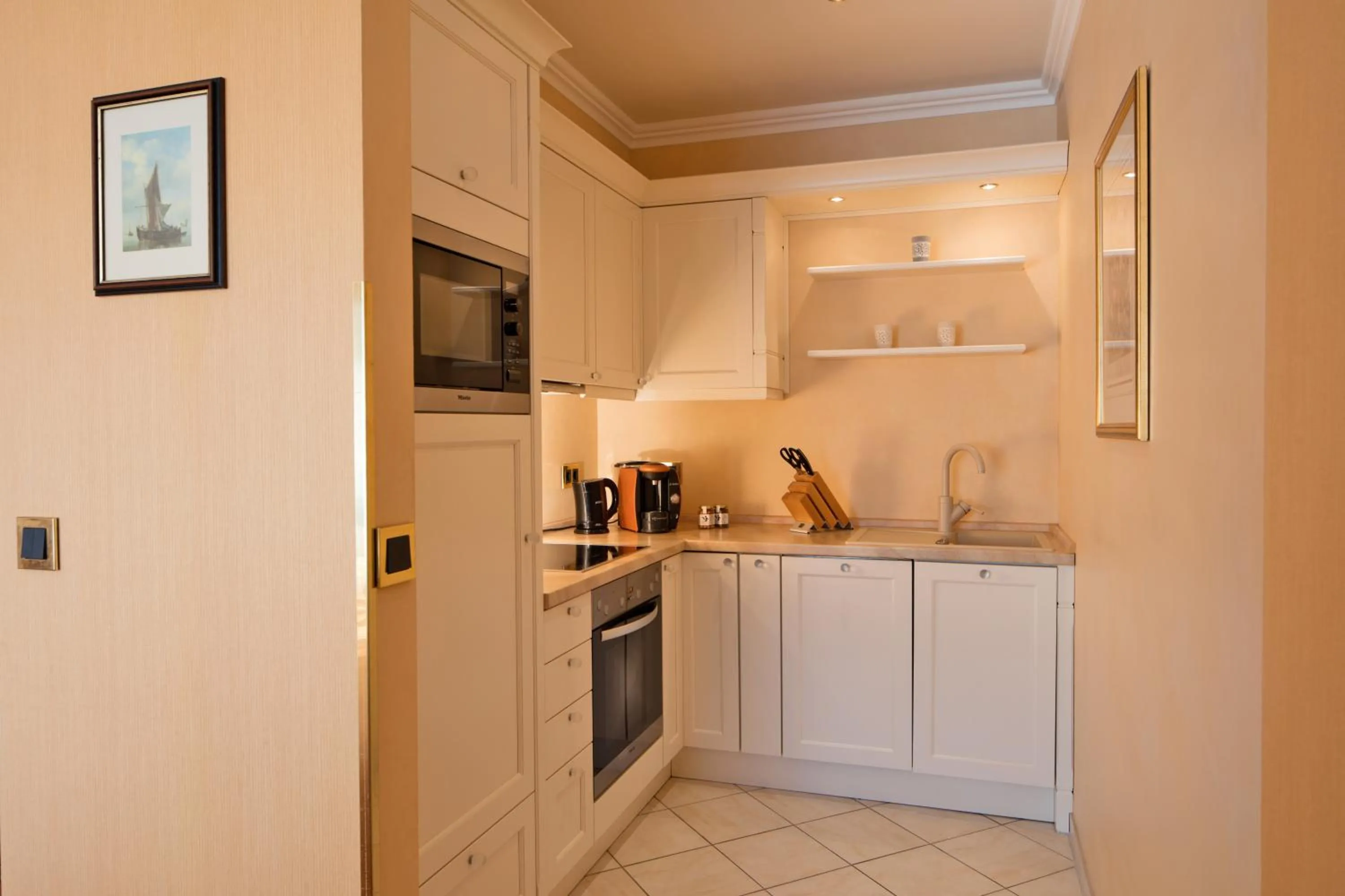 Kitchen or kitchenette in Hotel Gran BelVeder & Ostsee Therme Resort & Spa