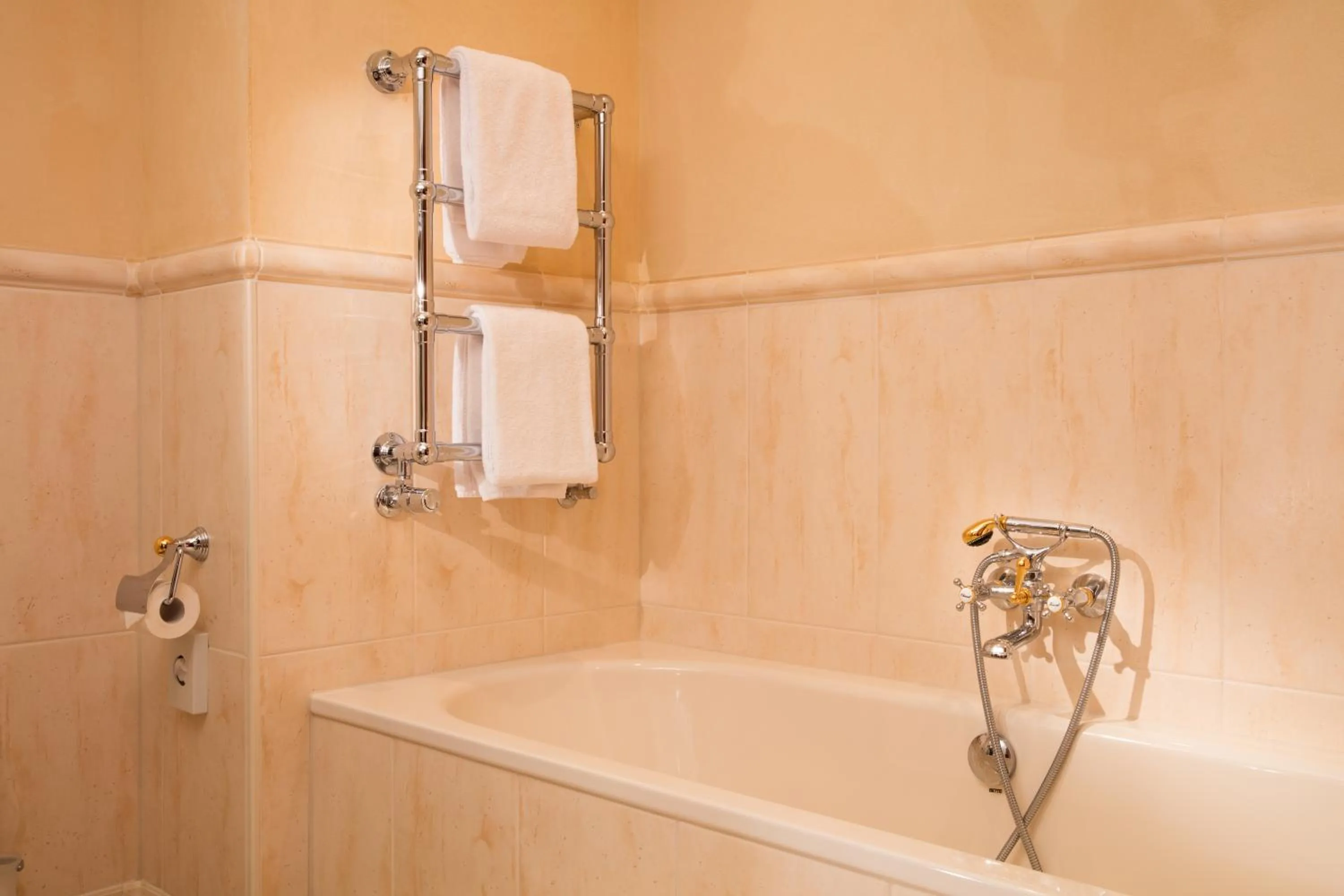 Bath in Hotel Gran BelVeder & Ostsee Therme Resort & Spa