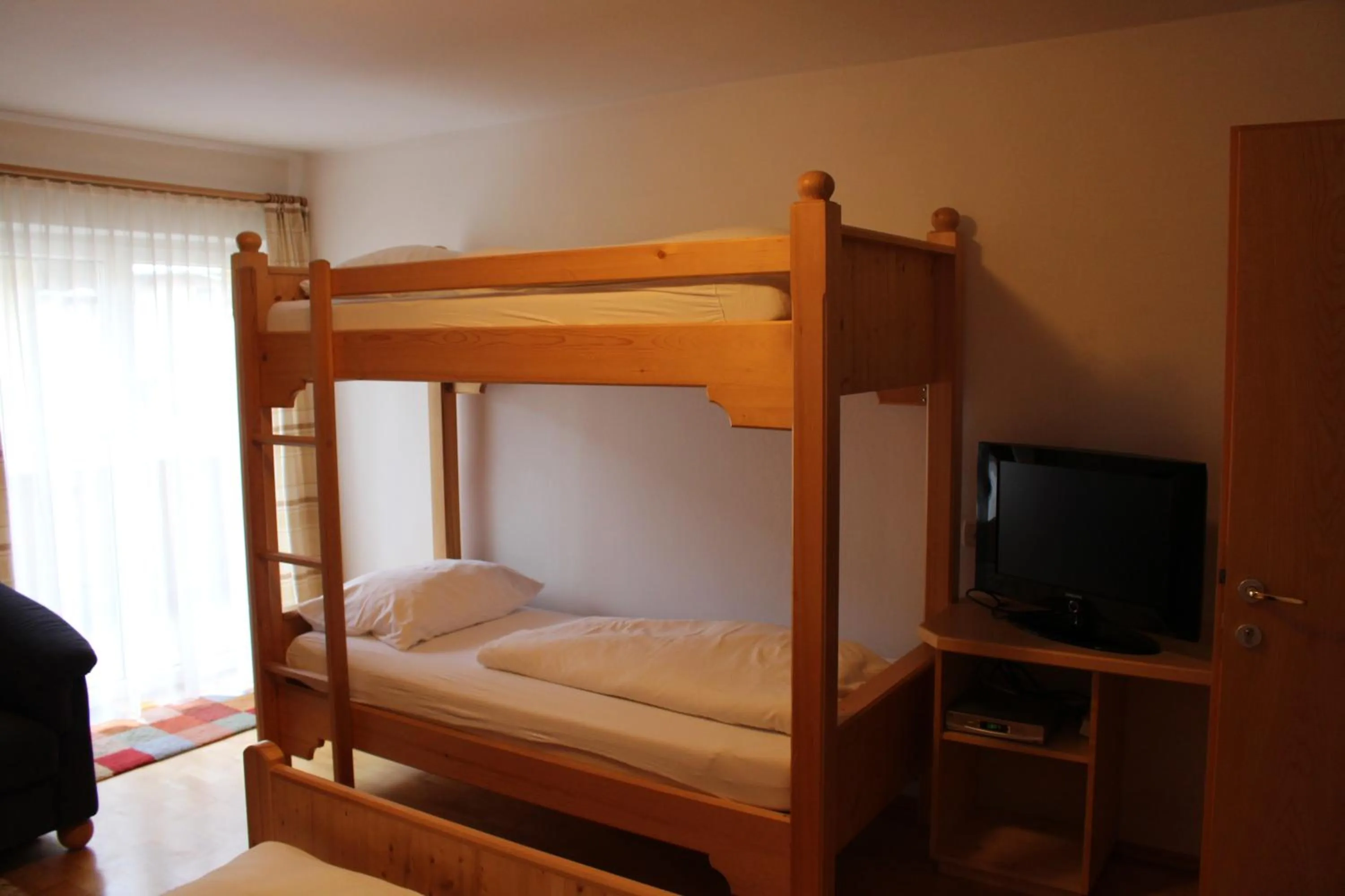 bunk bed, Bed in Gasthof Zellerstuben