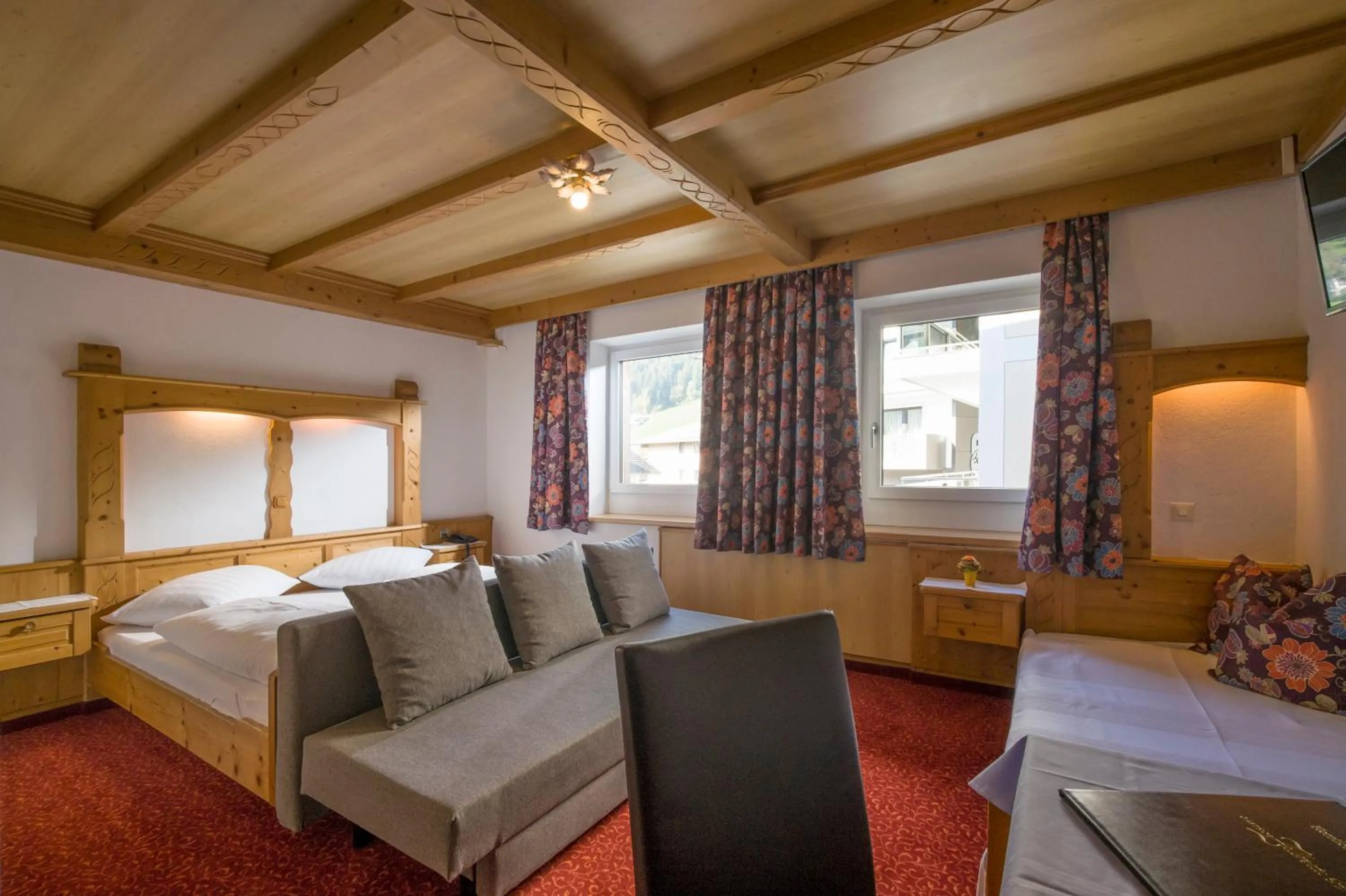 Photo of the whole room, Bed in Gasthof Zellerstuben